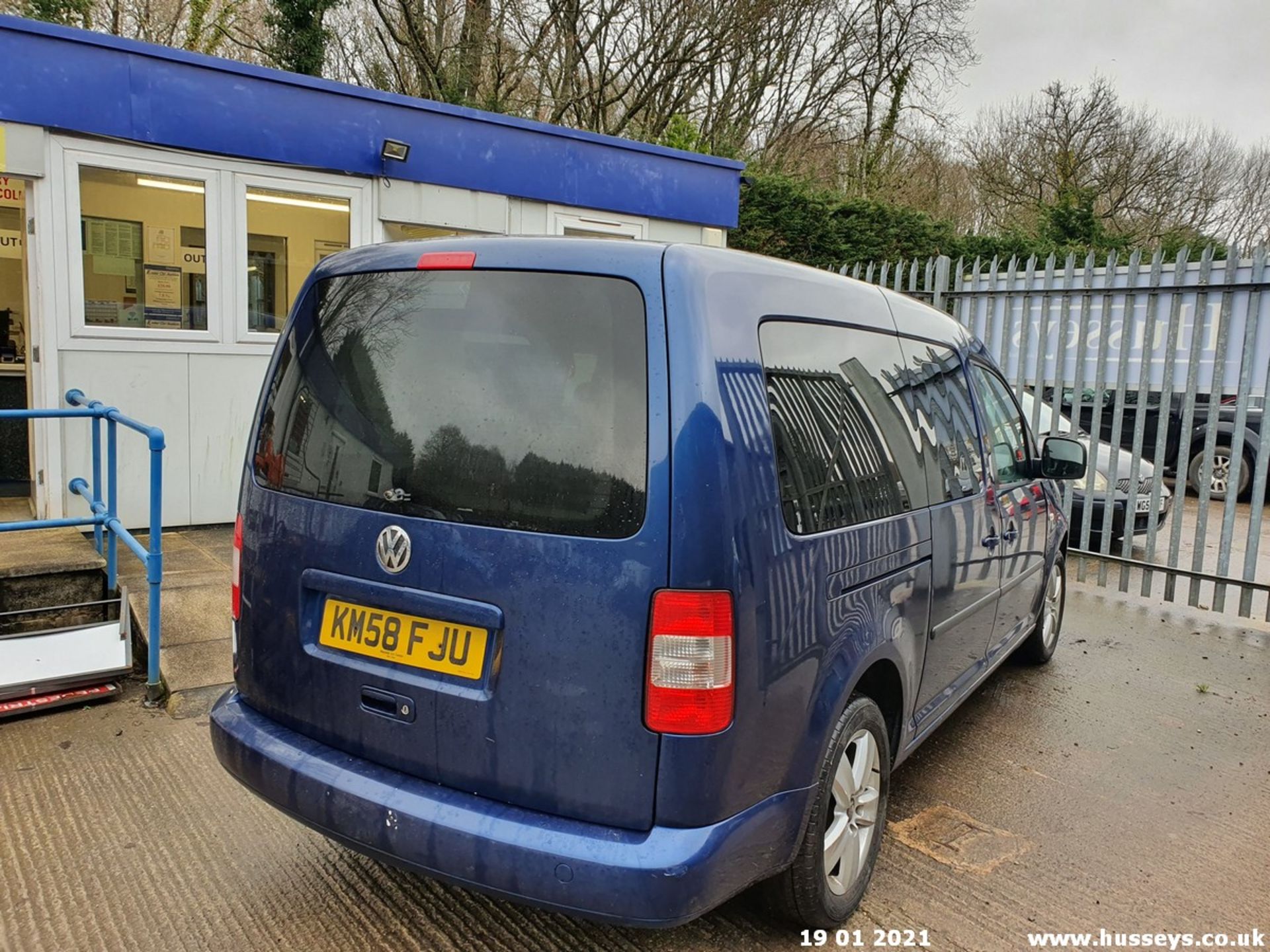 08/58 VOLKSWAGEN CADDY MAXI LIFE TDI 104 - 1896cc 5dr MPV (Blue, 178k) - Image 10 of 10