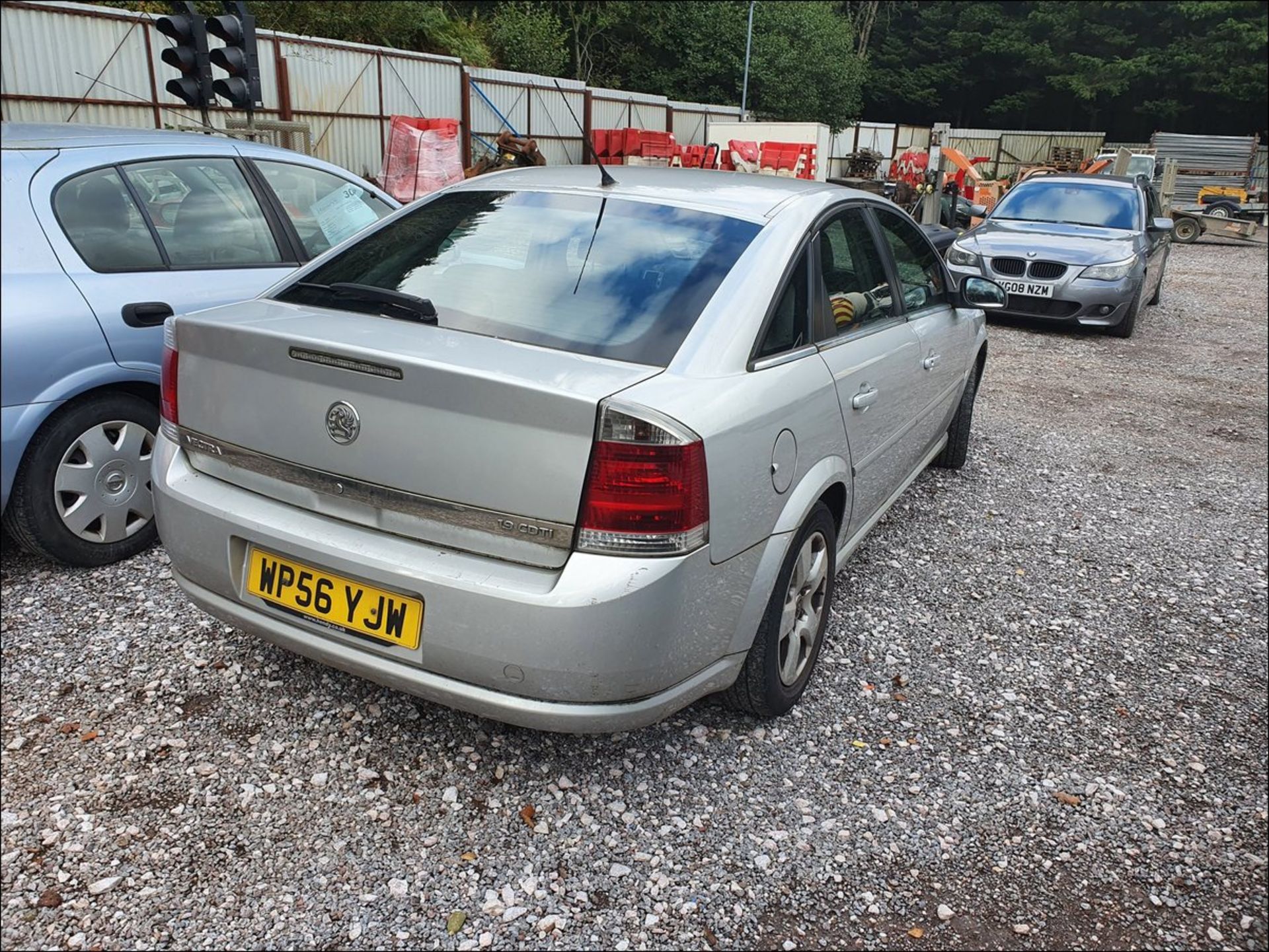 07/56 VAUXHALL VECTRA EXCLUSIV CDTI 120 - 1910cc 5dr Hatchback (Silver, 160k) - Image 5 of 8