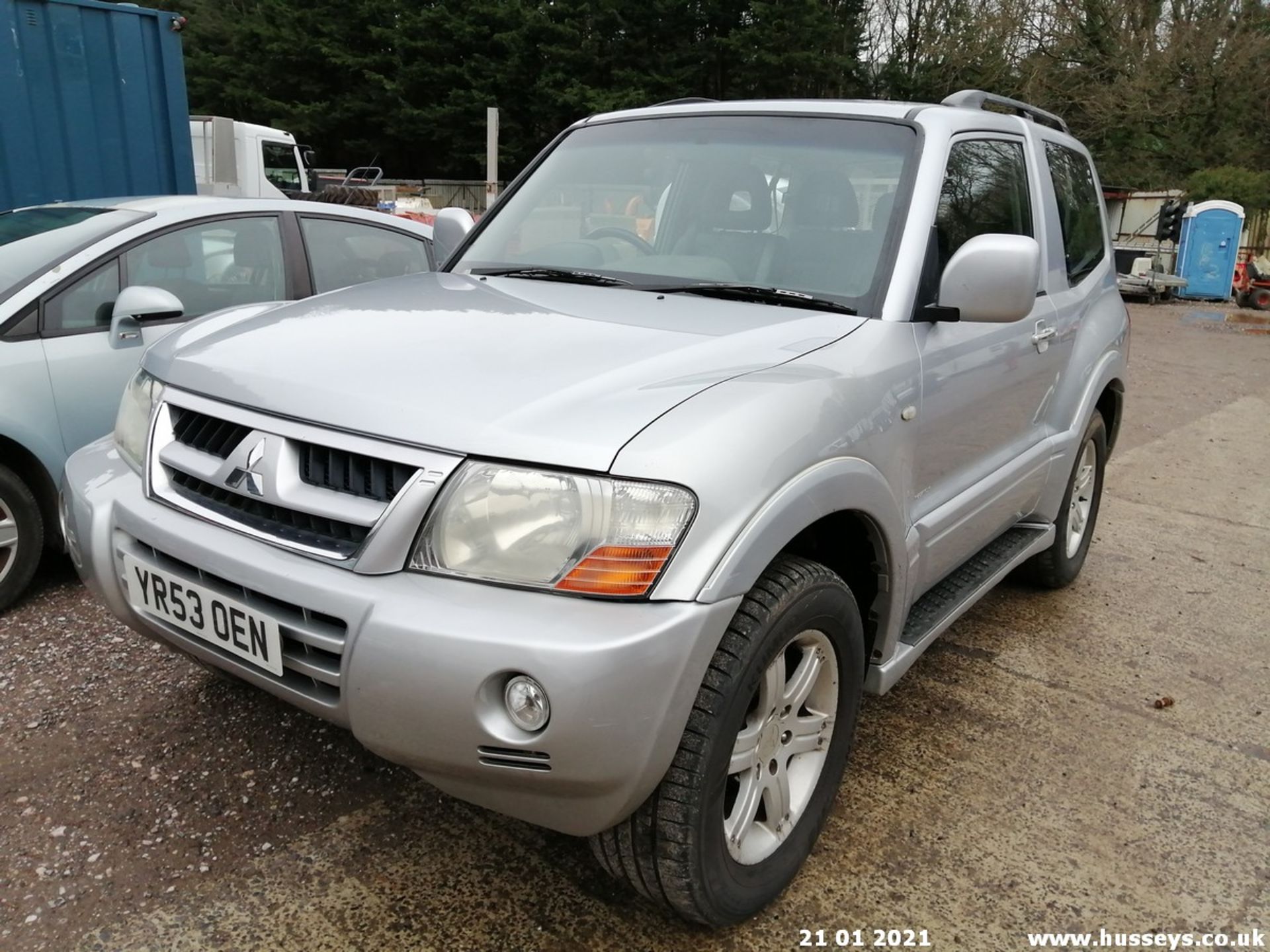 03/53 MITSUBISHI SHOGUN WARRIOR DI-D AUTO - 3200cc 3dr Estate (Silver, 128k) - Image 3 of 11