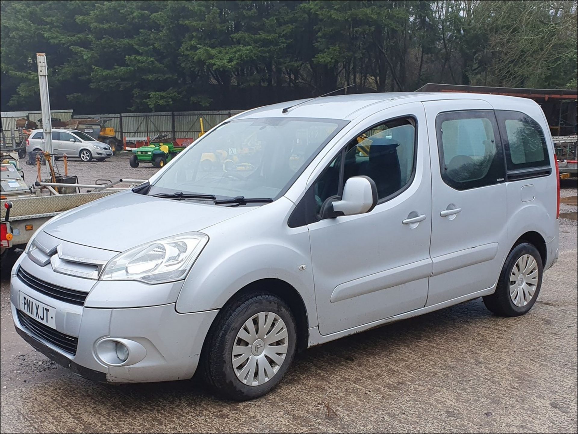 11/11 CITROEN BERLINGO MSPACE VTR HDI74 - 1560cc 5dr MPV (Silver, 0k)