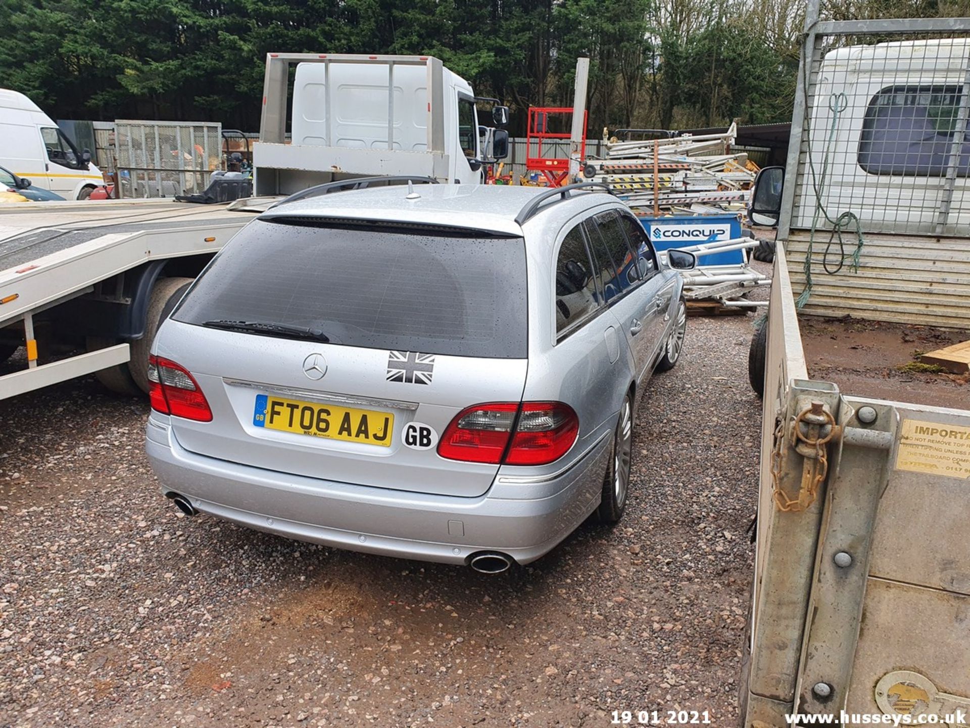 06/06 MERCEDES E320 CDI SPORT AUTO - 2987cc 5dr Estate (Silver, 176k) - Image 13 of 15