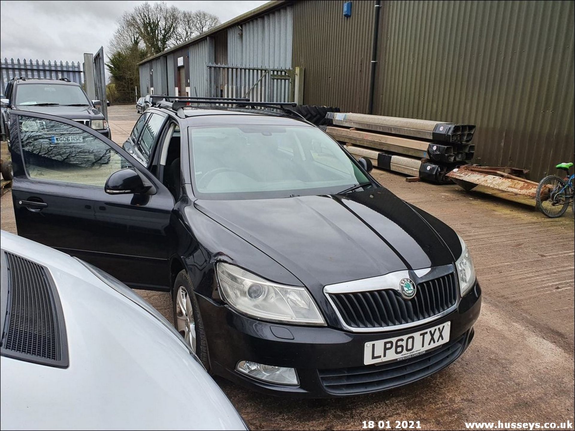 11/60 SKODA OCTAVIA ELEGANCE TDI CR - 1598cc 5dr Estate (Black, 168k) - Image 12 of 13