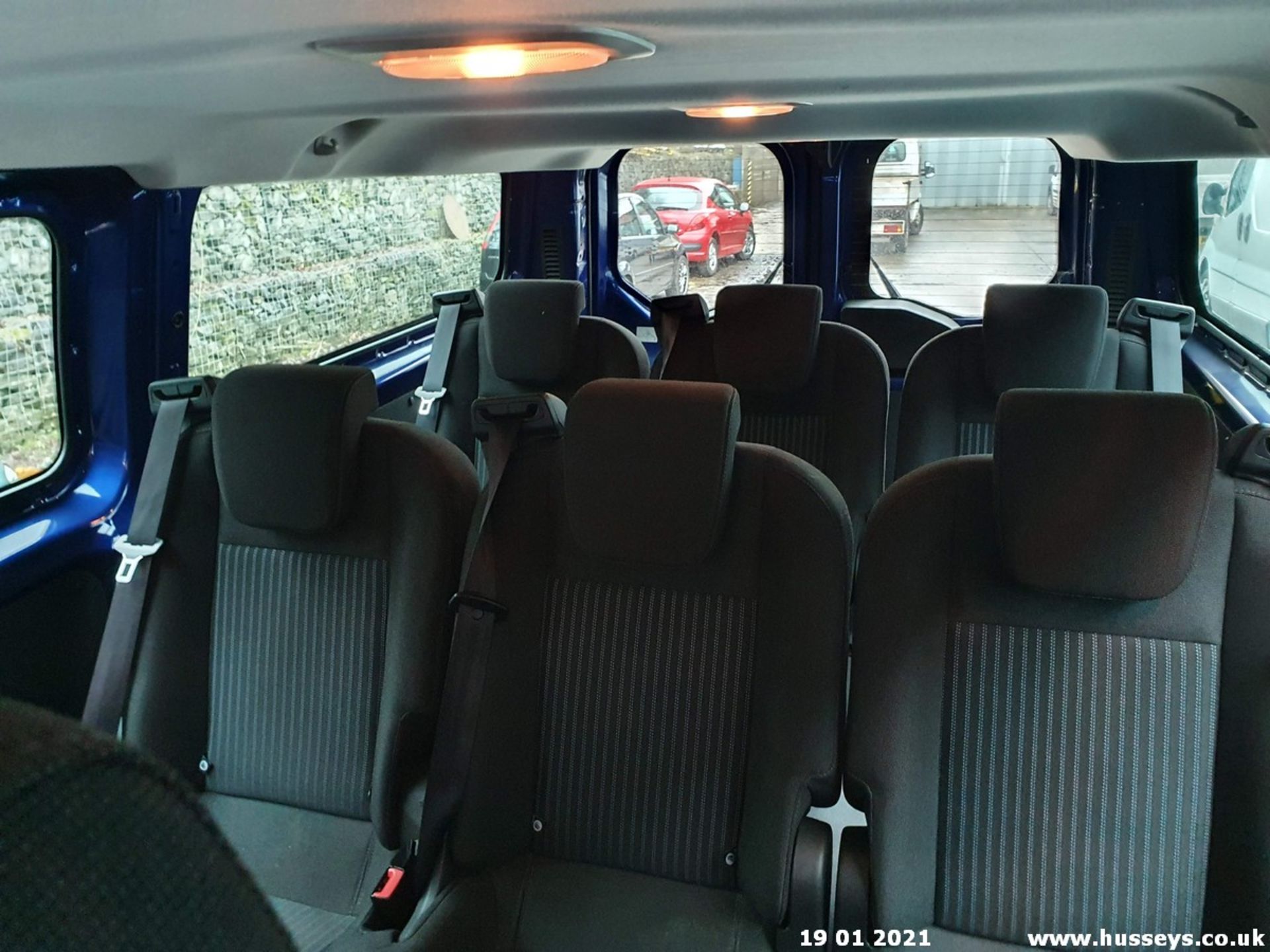 14/64 FORD TRANSIT CUSTOM 310 TREND - 2198cc 5dr MPV (Blue, 85k) - Image 14 of 19