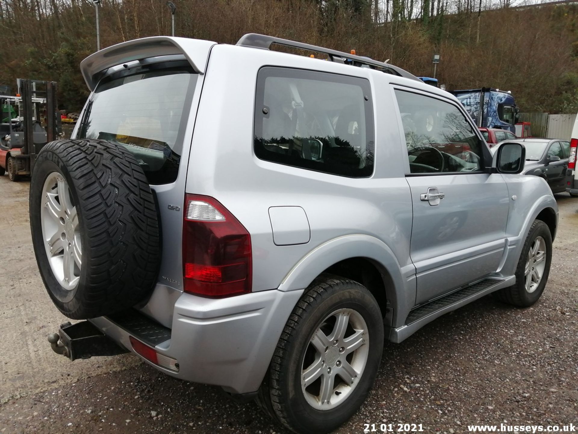 03/53 MITSUBISHI SHOGUN WARRIOR DI-D AUTO - 3200cc 3dr Estate (Silver, 128k) - Image 7 of 11