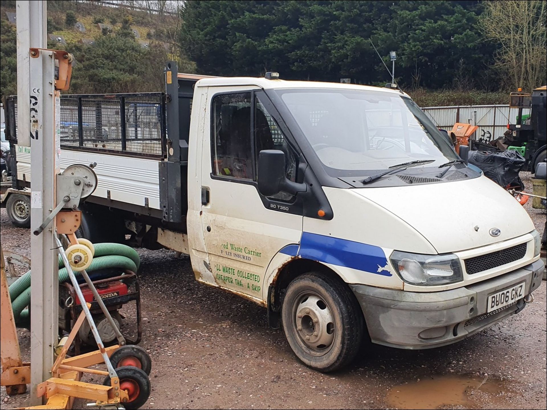 06/06 FORD TRANSIT 350 MWB TD - 2402cc 2dr Tipper (White, 132k)