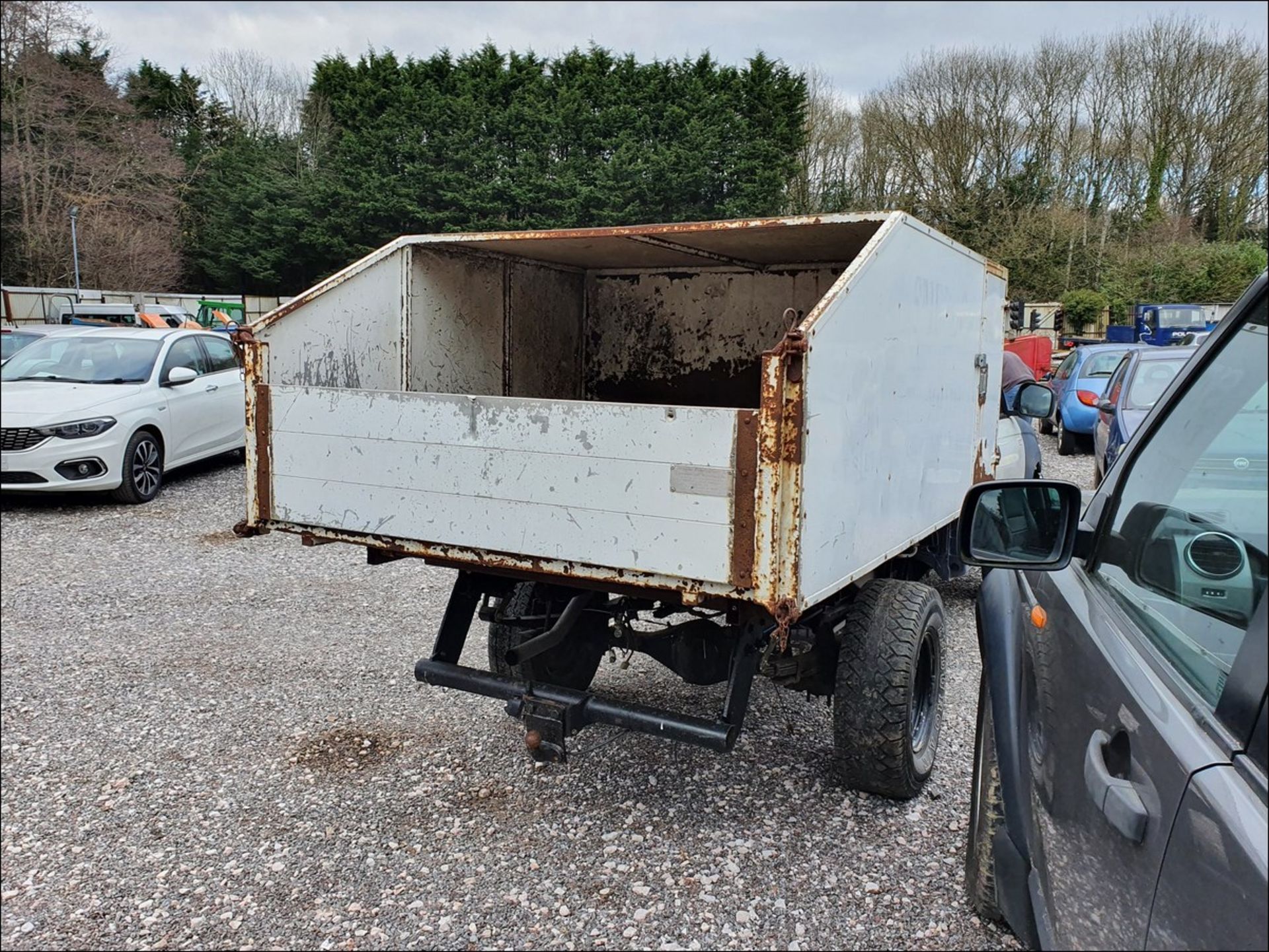 2001 TOYOTA HI-LUX 4X4 EX TD - 2446cc 2dr Tipper (Grey, 76k) - Image 7 of 9