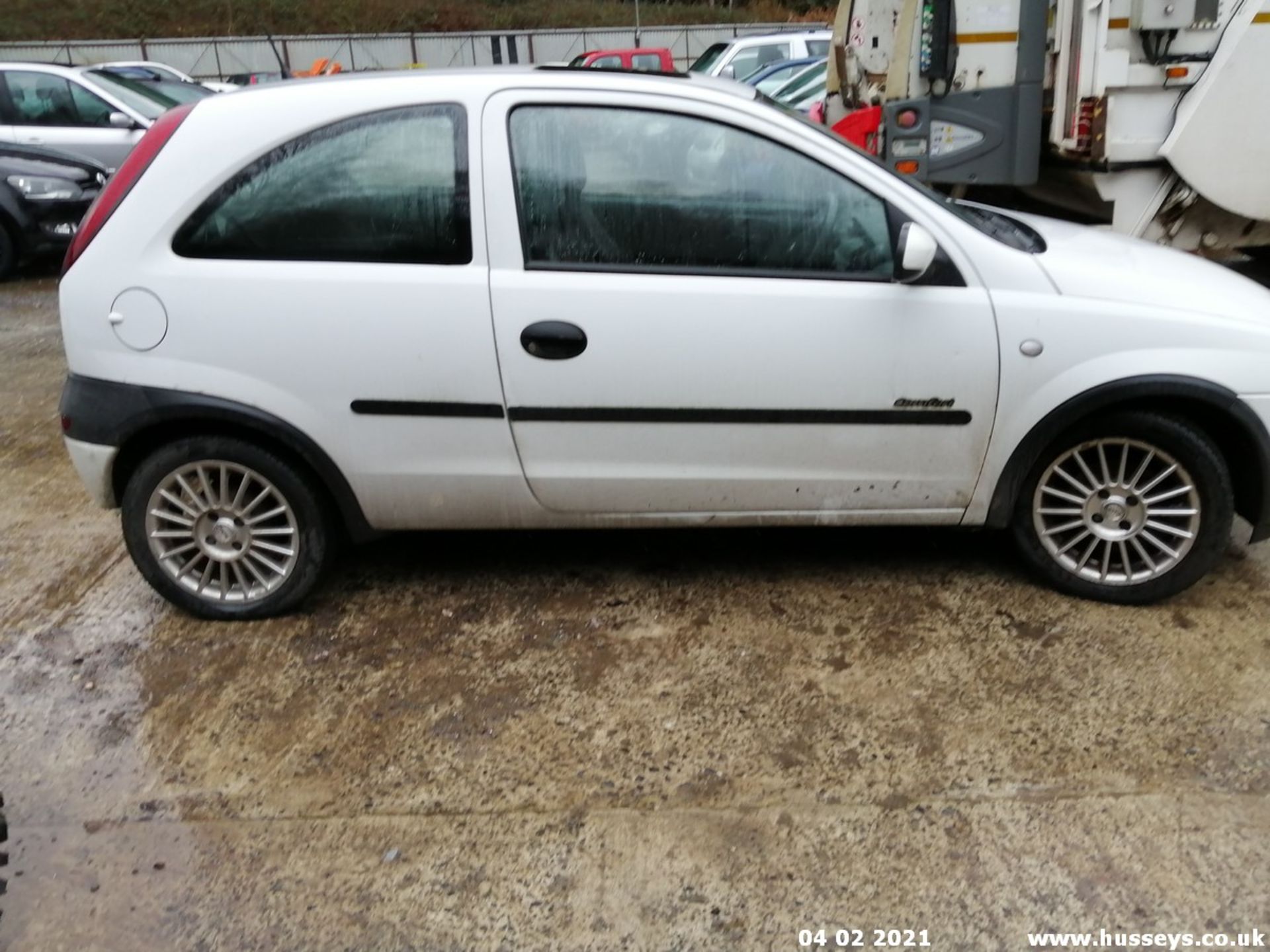 02/02 VAUXHALL CORSA COMFORT 12V - 973cc 3dr Hatchback (White, 0k) - Image 8 of 12