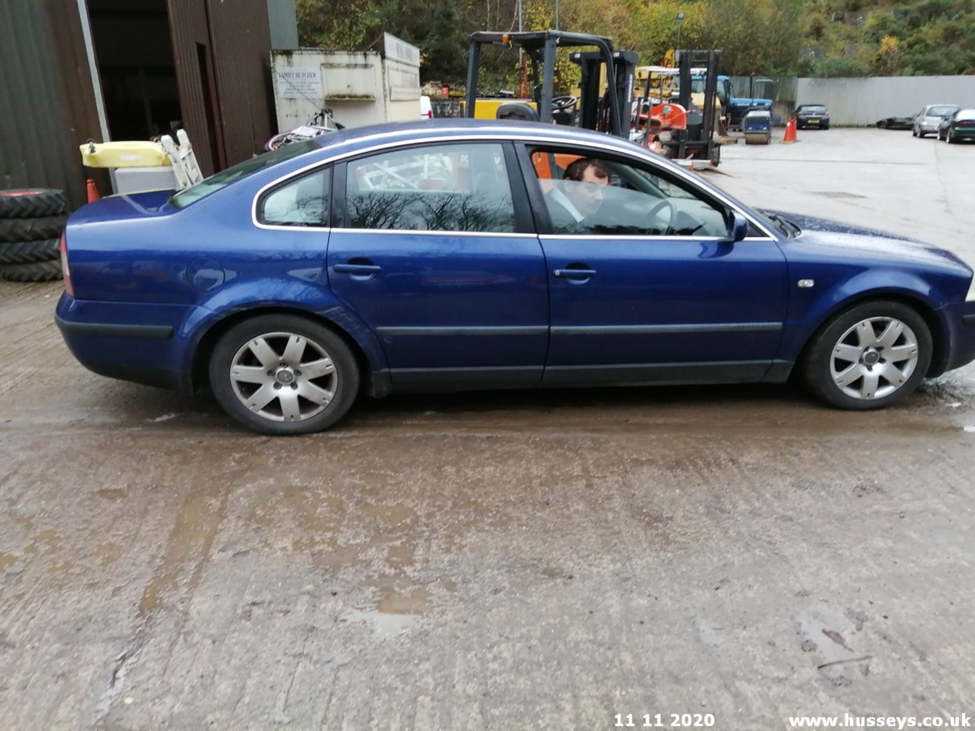 2001 VOLKSWAGEN PASSAT SPORT - 1984cc 4dr Saloon (Blue, 235k) - Image 5 of 12