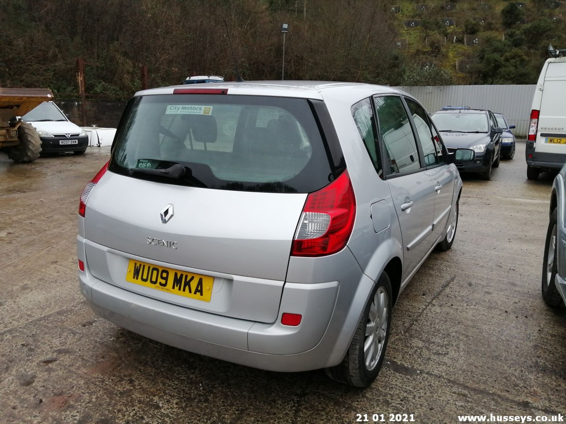 09/09 RENAULT SCENIC DYN VVT - 1598cc 5dr MPV (Silver, 90k) - Image 8 of 12