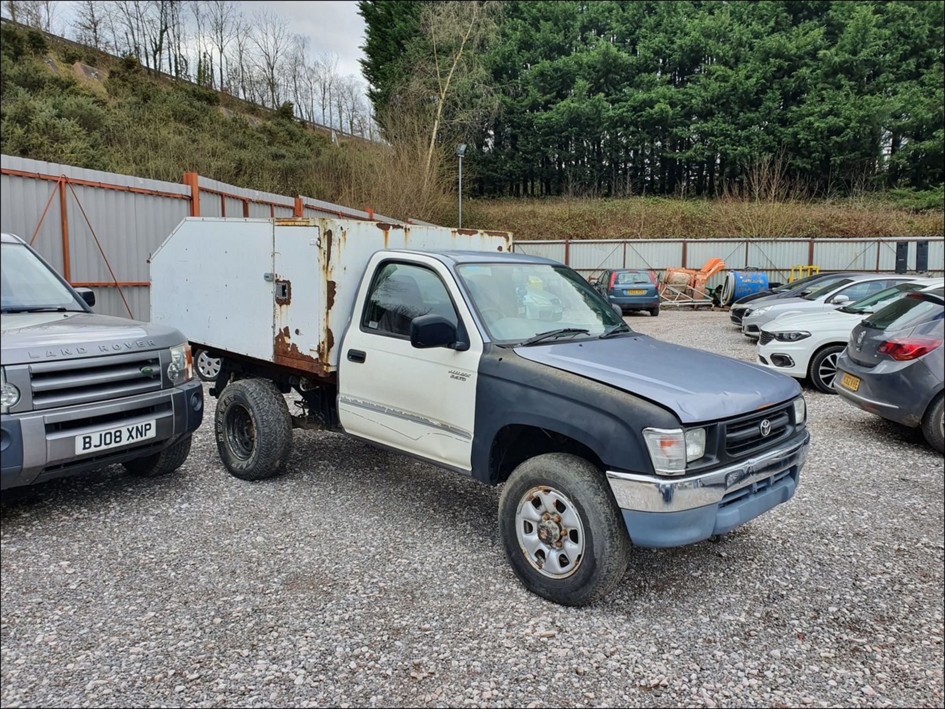 2001 TOYOTA HI-LUX 4X4 EX TD - 2446cc 2dr Tipper (Grey, 76k) - Image 9 of 9