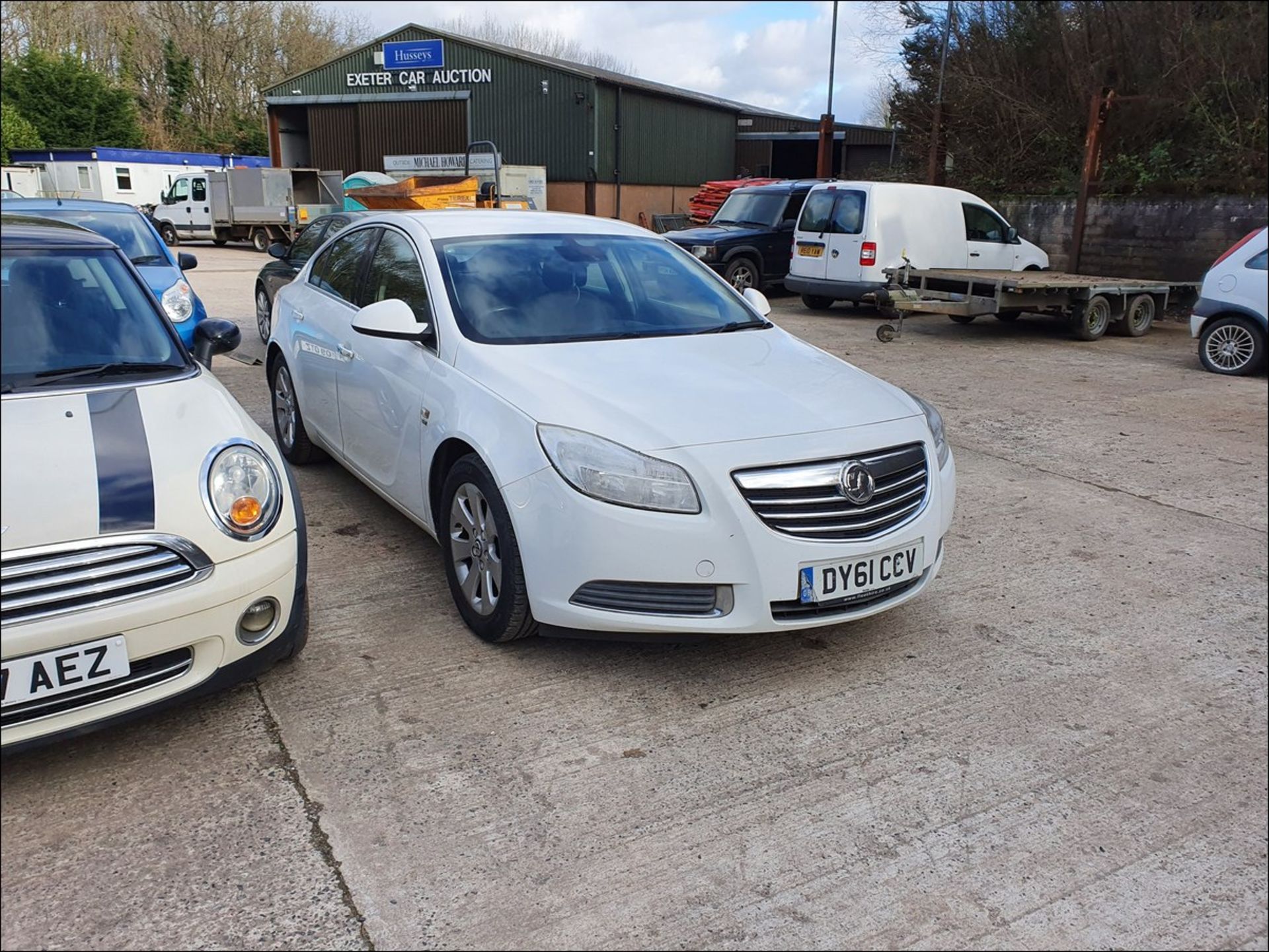 11/61 VAUXHALL INSIGNIA SE CDTI ECOFLEX - 1956cc 5dr Hatchback (White, 118k) - Image 3 of 11