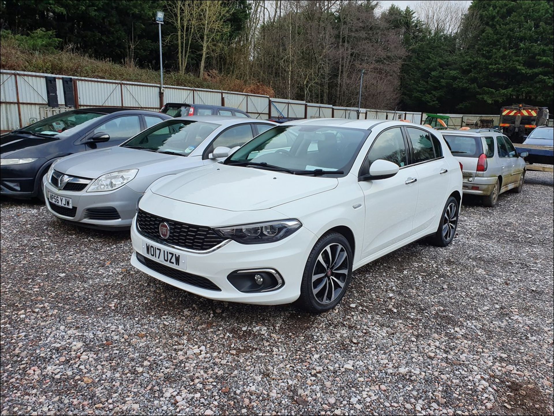 17/17 FIAT TIPO LOUNGE - 1368cc 5dr Hatchback (White, 53k) - Image 2 of 11