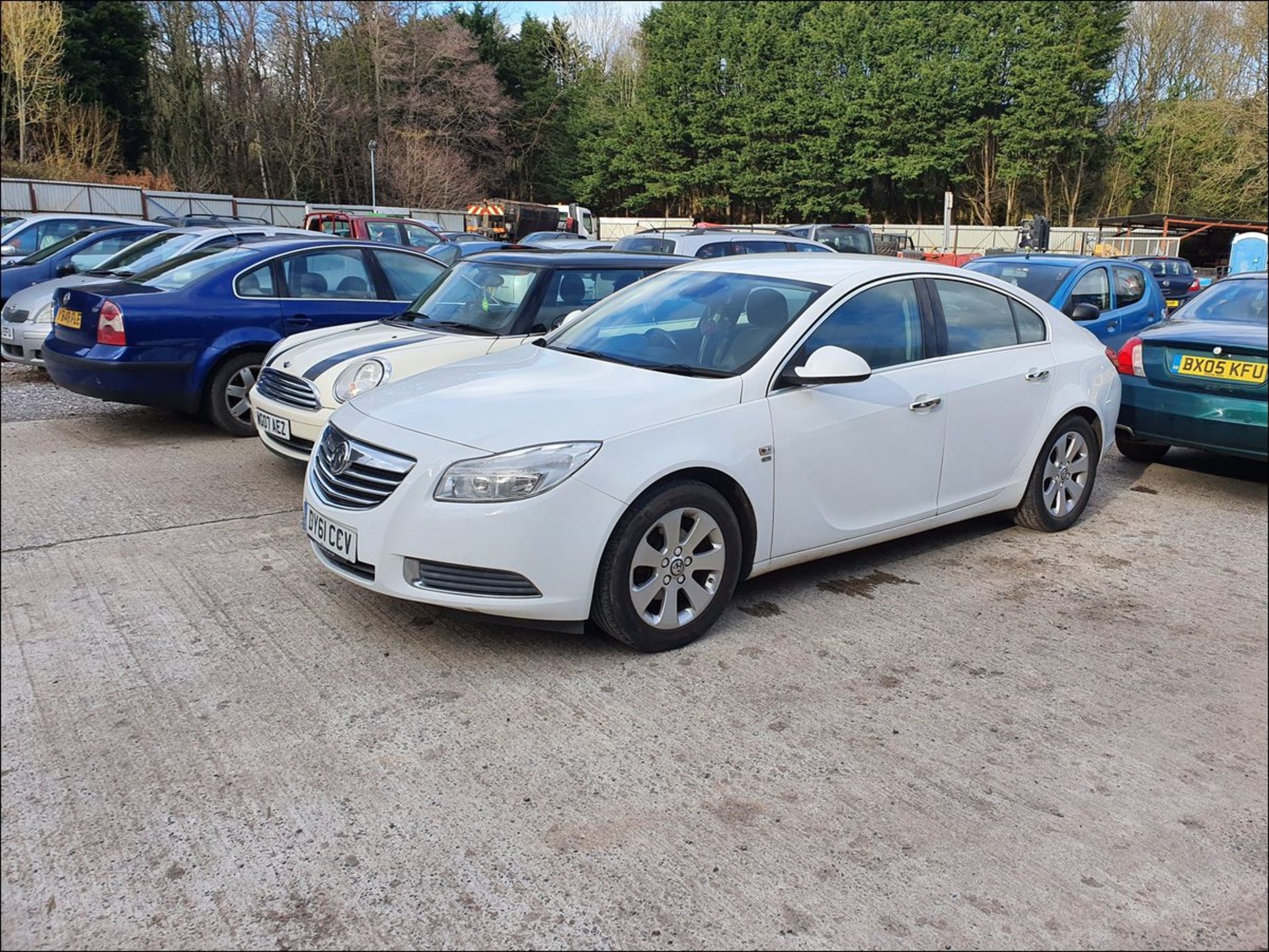 11/61 VAUXHALL INSIGNIA SE CDTI ECOFLEX - 1956cc 5dr Hatchback (White, 118k) - Image 2 of 11