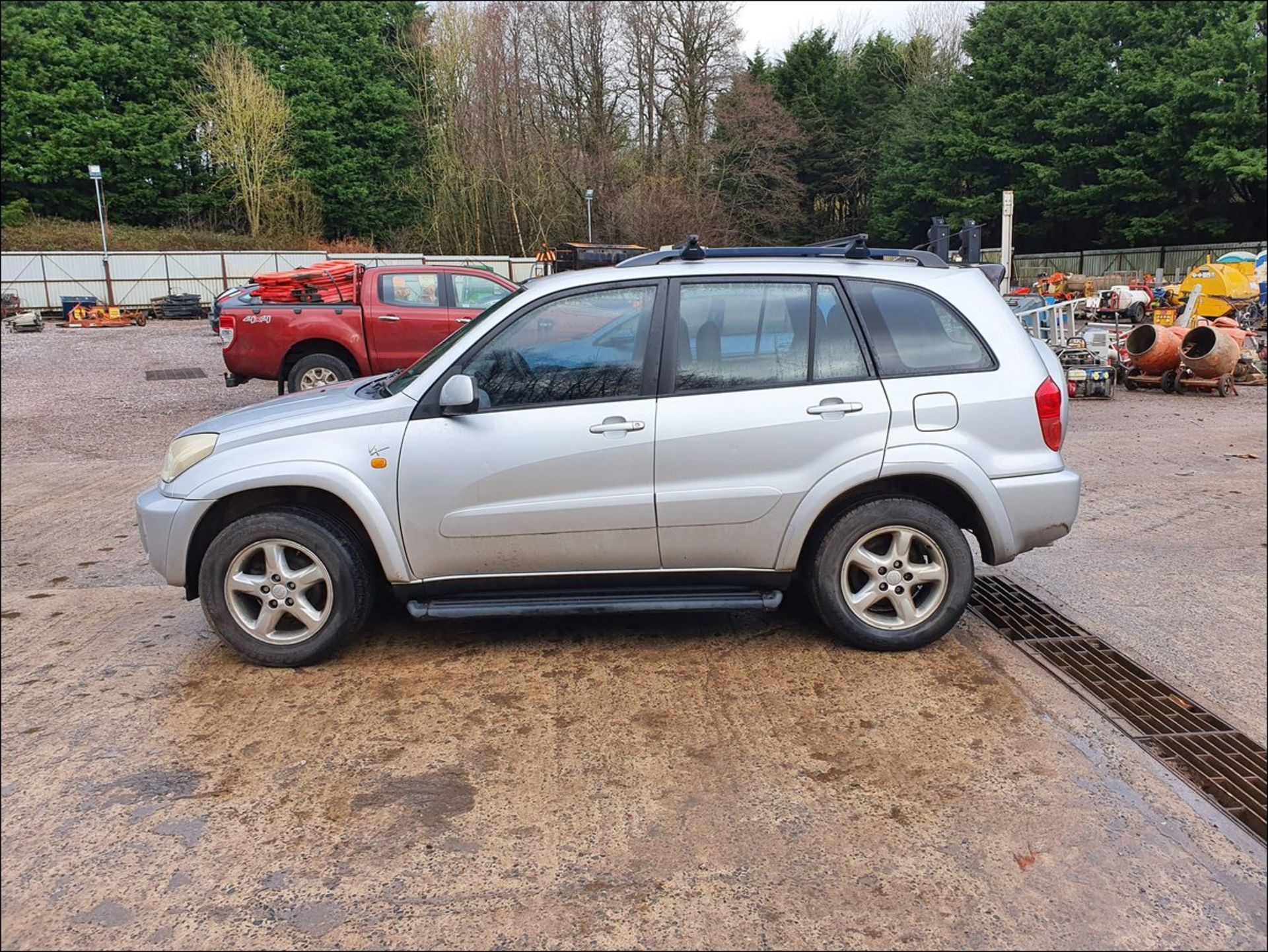 02/02 TOYOTA RAV4 VX VVTI AUTO - 1998cc 5dr Estate (Silver, 74k) - Image 5 of 13