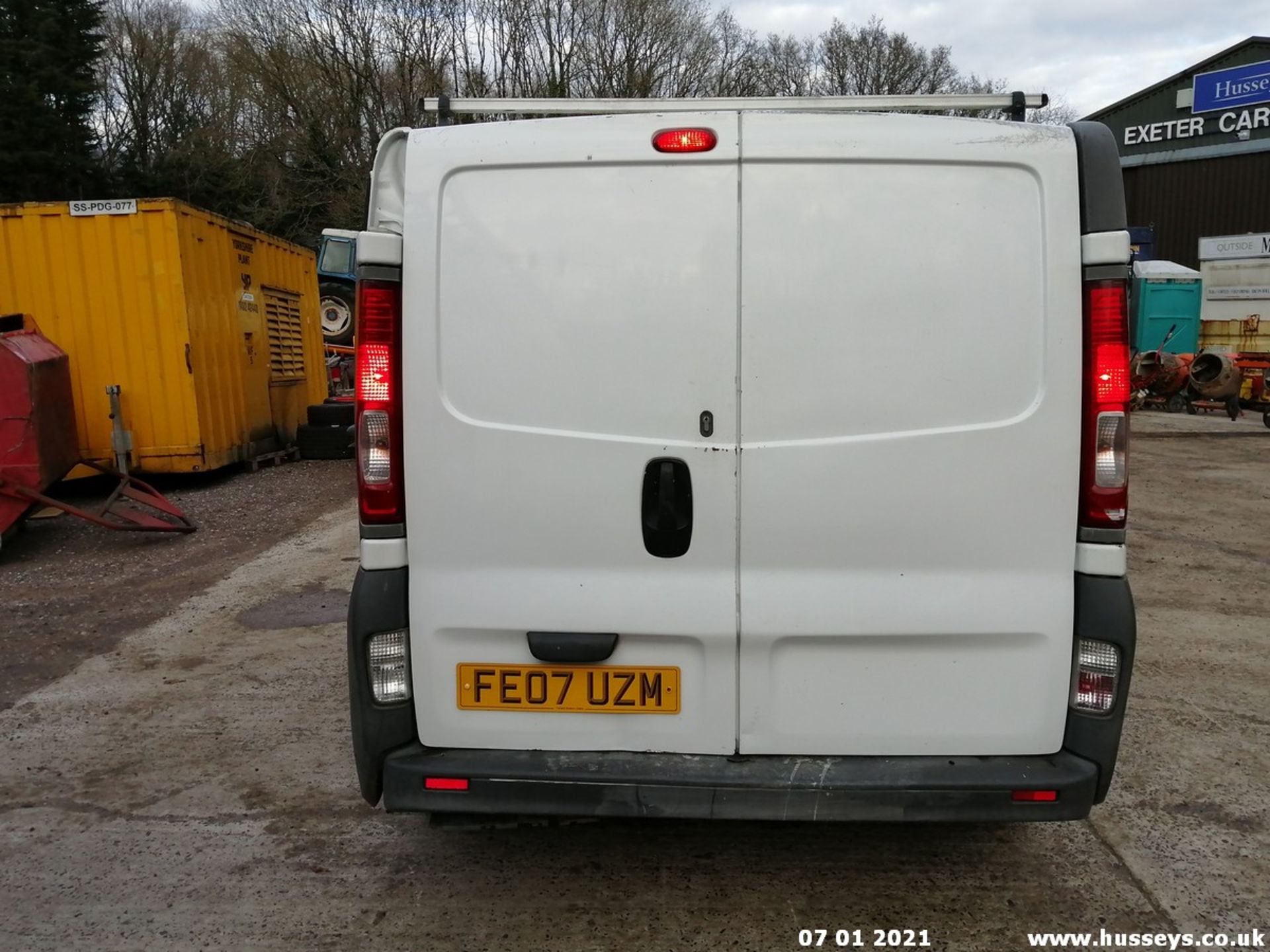 07/07 VAUXHALL VIVARO 2700 CDTI SWB - 1995cc 5dr Van (White, 267k) - Image 5 of 9