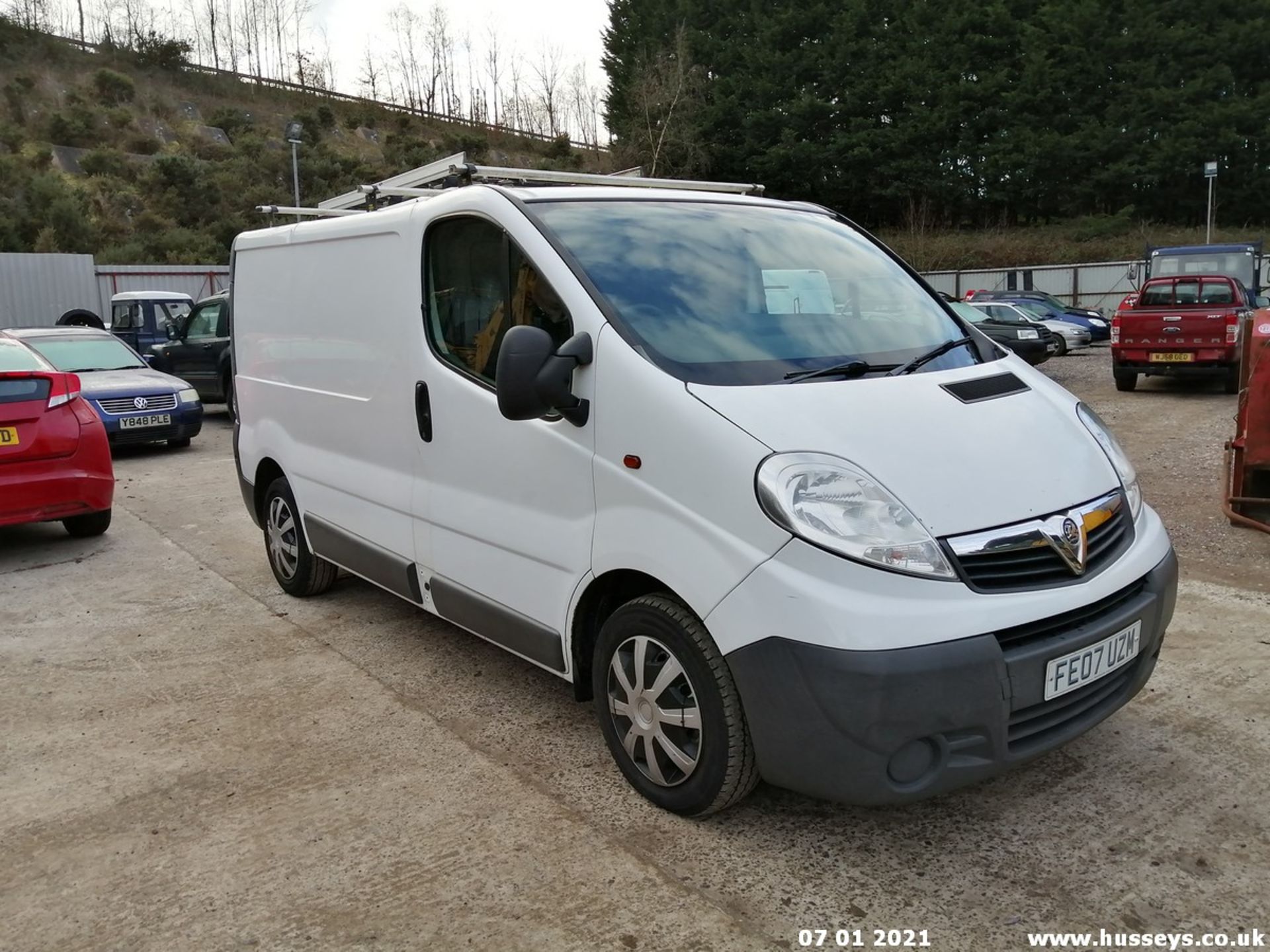 07/07 VAUXHALL VIVARO 2700 CDTI SWB - 1995cc 5dr Van (White, 267k) - Image 8 of 9