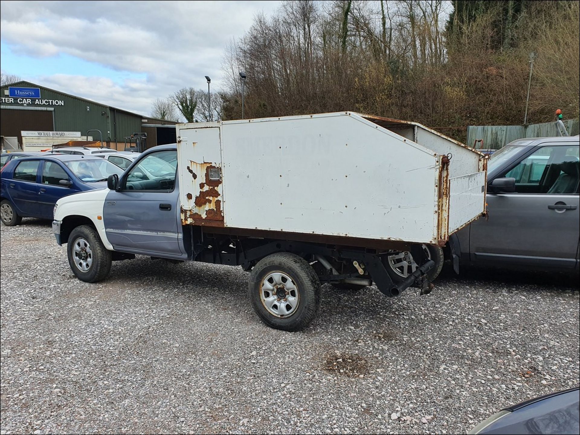 2001 TOYOTA HI-LUX 4X4 EX TD - 2446cc 2dr Tipper (Grey, 76k) - Image 5 of 9