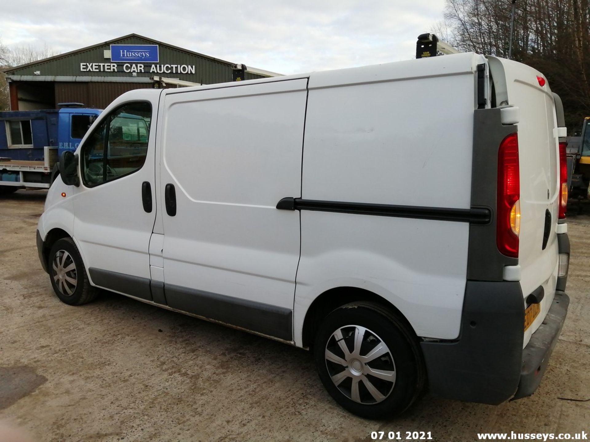 07/07 VAUXHALL VIVARO 2700 CDTI SWB - 1995cc 5dr Van (White, 267k) - Image 4 of 9