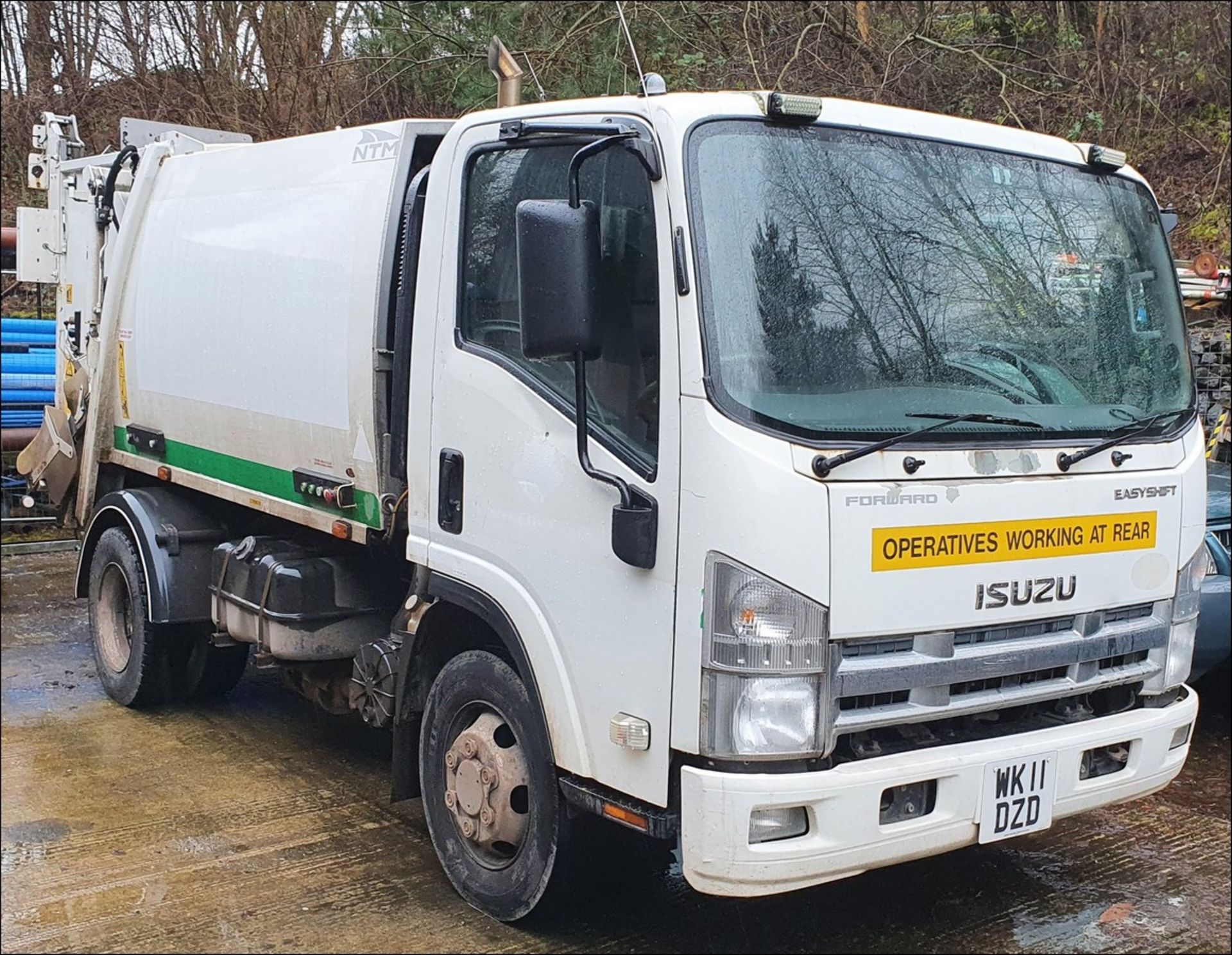 11/11 ISUZU TRUCKS FORWARD N75.190 AUTO - 5193cc 2dr (White, 101k)