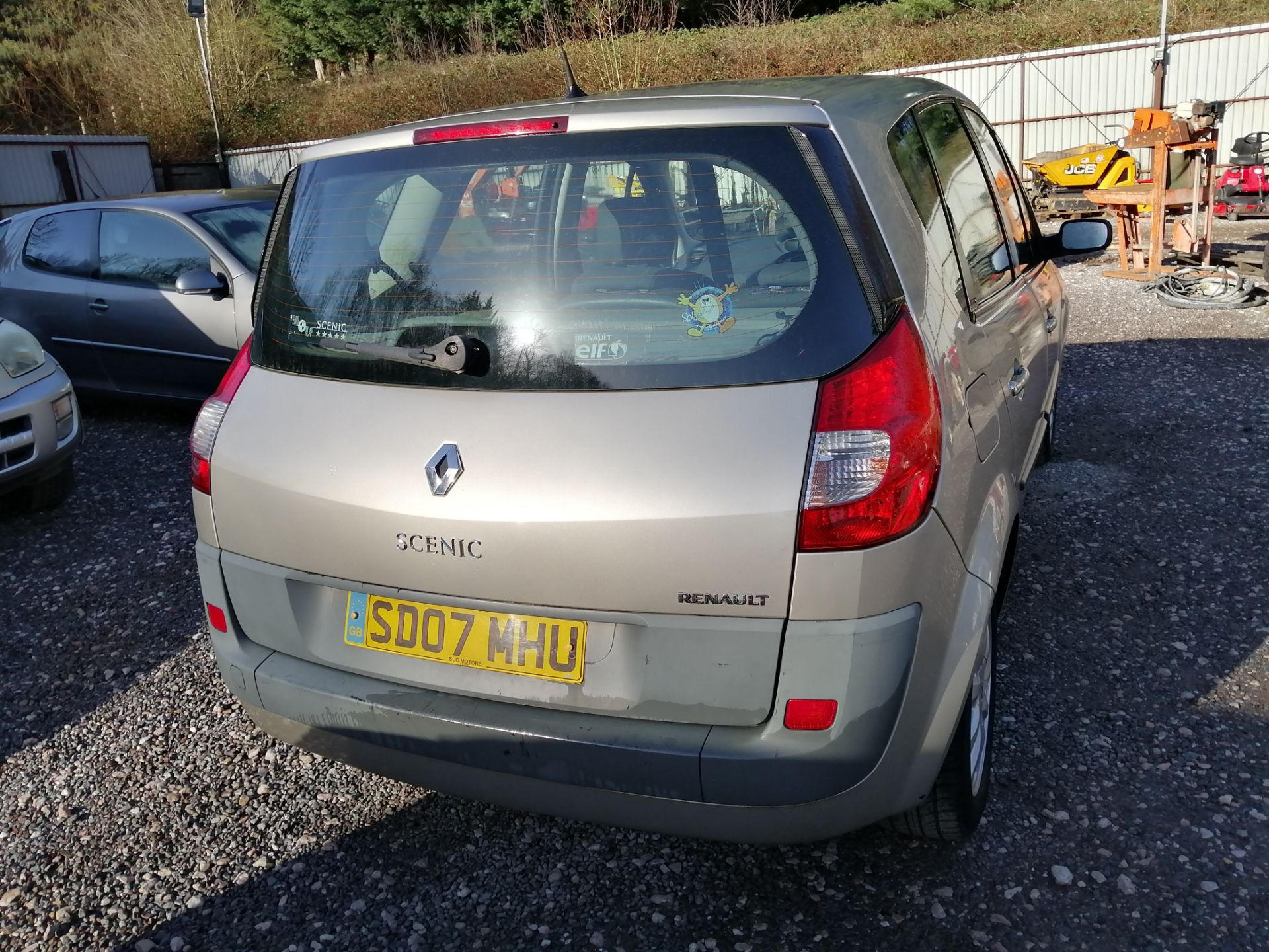 07/07 RENAULT SCENIC DYN VVT - 1598cc 5dr MPV (Gold, 0k) - Image 5 of 11