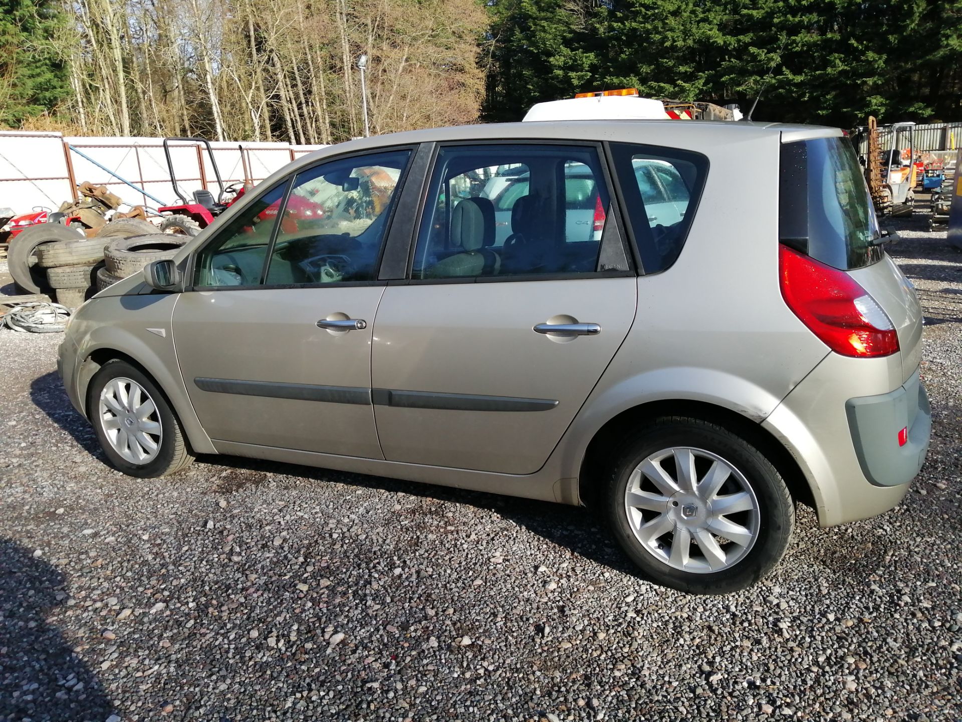 07/07 RENAULT SCENIC DYN VVT - 1598cc 5dr MPV (Gold, 0k) - Image 7 of 11