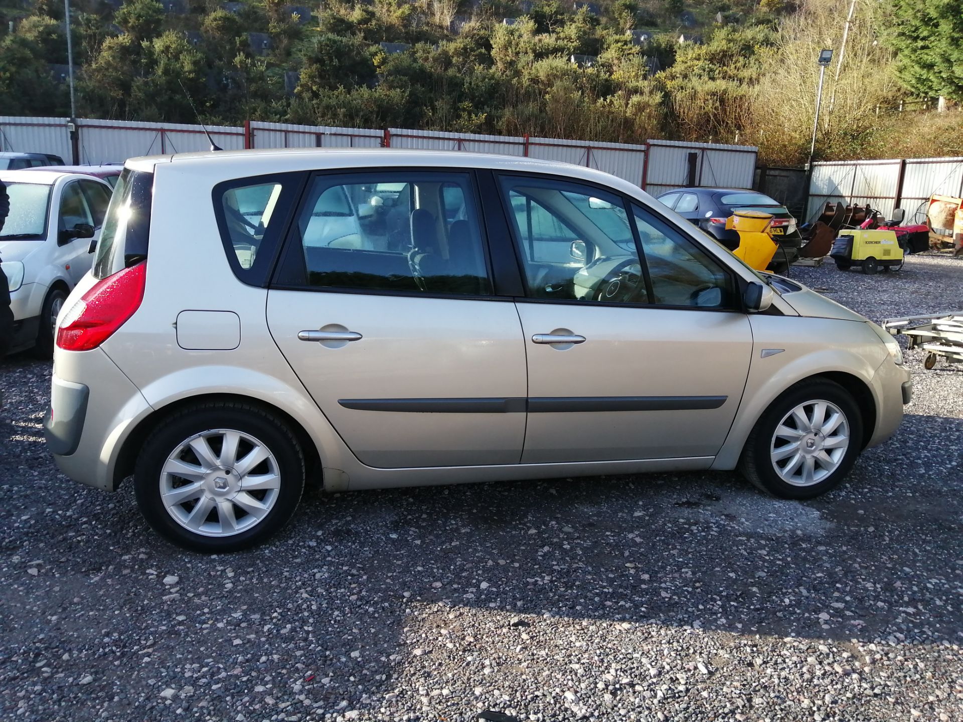 07/07 RENAULT SCENIC DYN VVT - 1598cc 5dr MPV (Gold, 0k) - Image 3 of 11