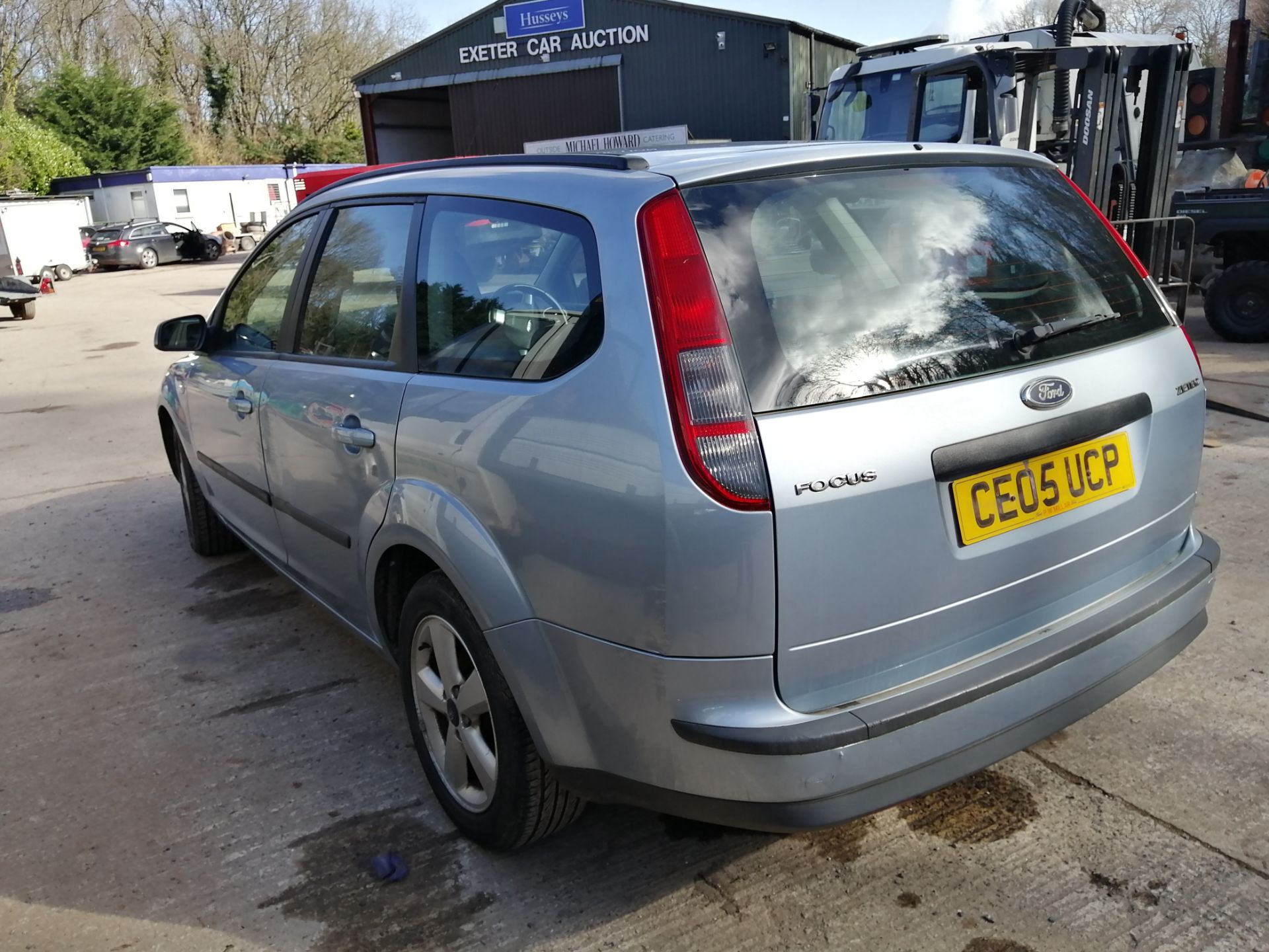 05/05 FORD FOCUS ZETEC CLIMATE T - 1596cc 5dr Estate (Blue, 133k) - Image 4 of 12