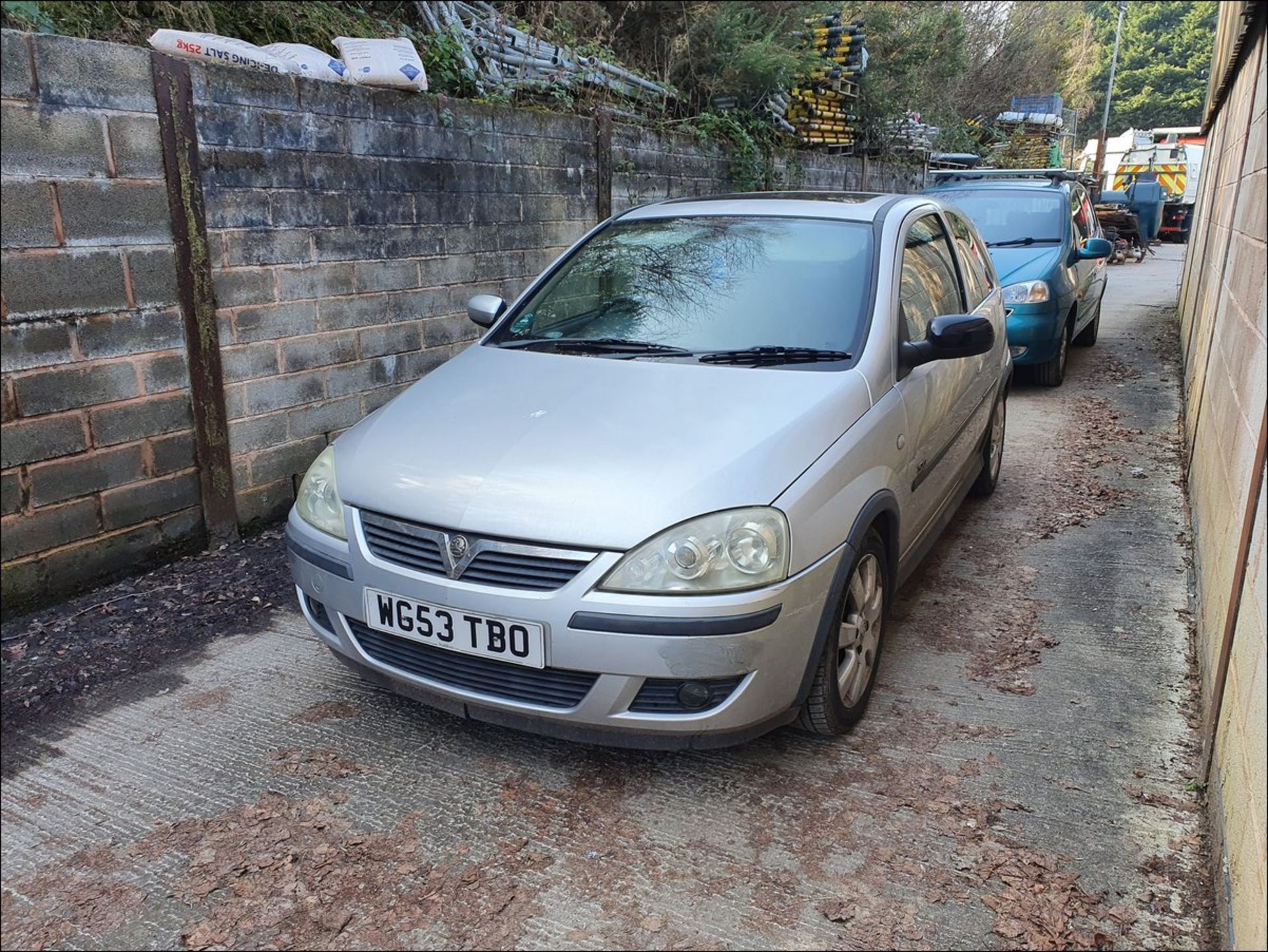 04/53 VAUXHALL CORSA SXI 16V - 1199cc 3dr Hatchback (Silver, 99k) - Image 4 of 8