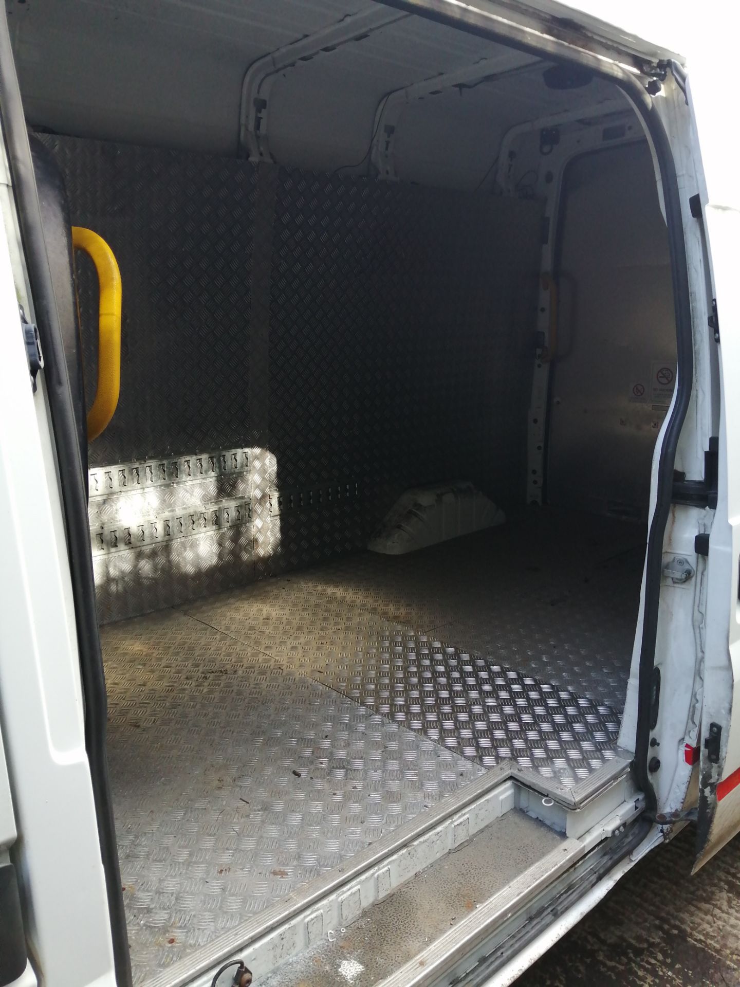 14/14 FORD TRANSIT 100 T350 RWD - 2198cc Van (White, 156k) - Image 9 of 11