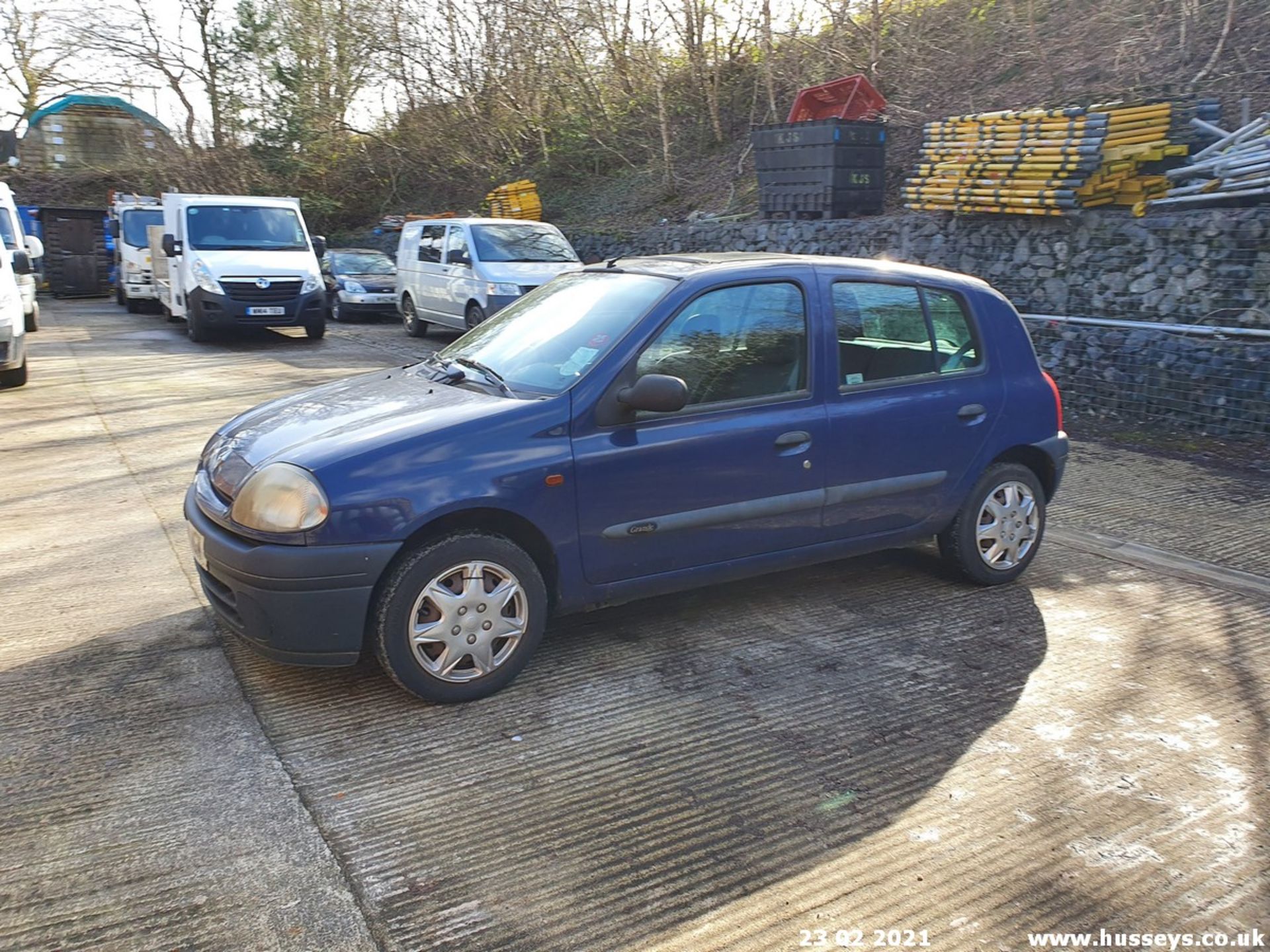 2000 RENAULT CLIO GRANDE RN - 1149cc 5dr Hatchback (Blue, 104k) - Image 4 of 11