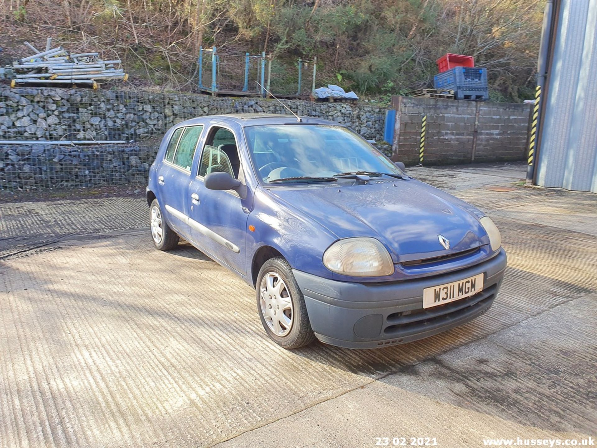 2000 RENAULT CLIO GRANDE RN - 1149cc 5dr Hatchback (Blue, 104k) - Image 3 of 11