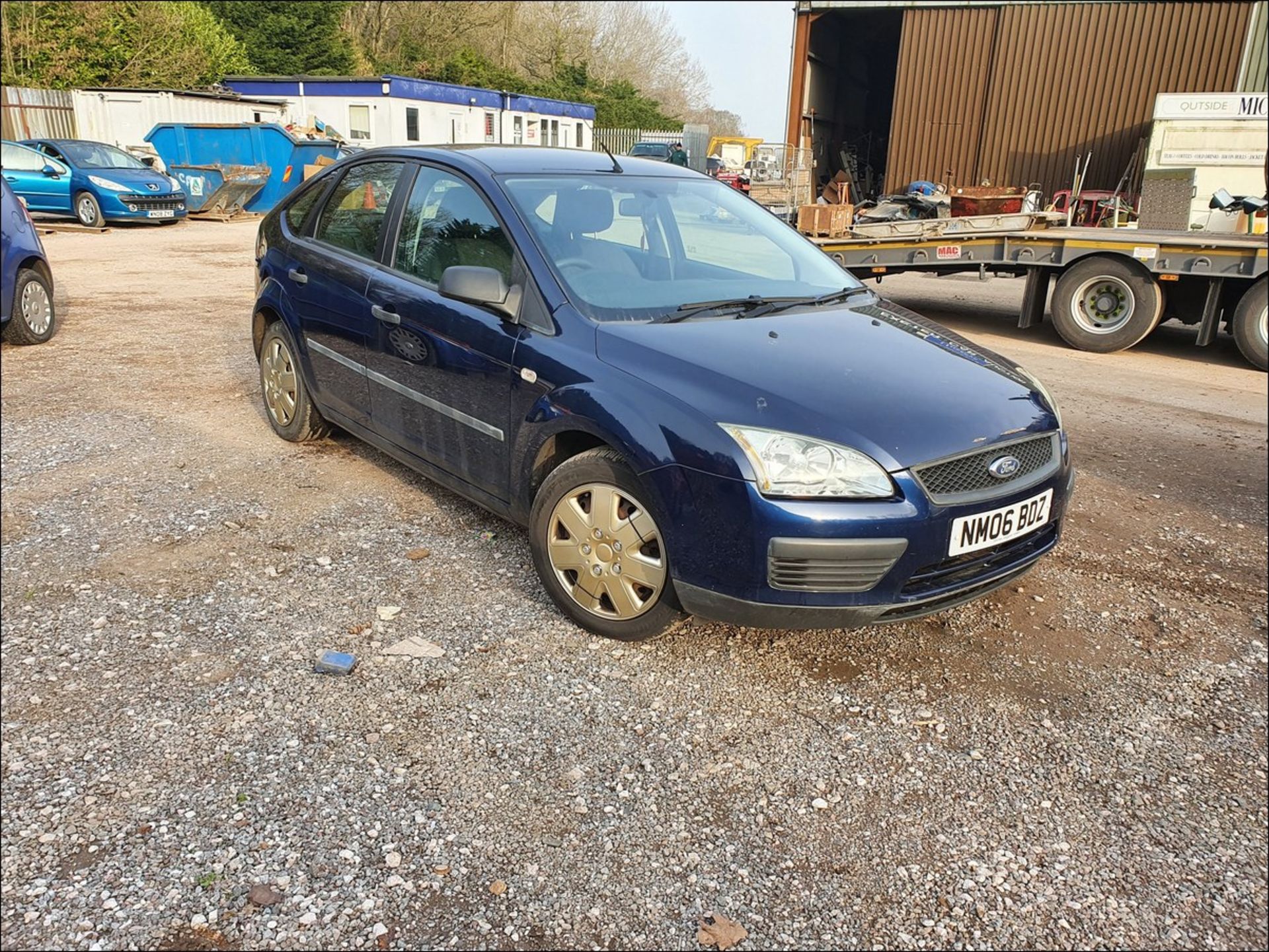 06/06 FORD FOCUS LX AUTO - 1596cc 5dr Hatchback (Blue, 83k) - Image 9 of 9