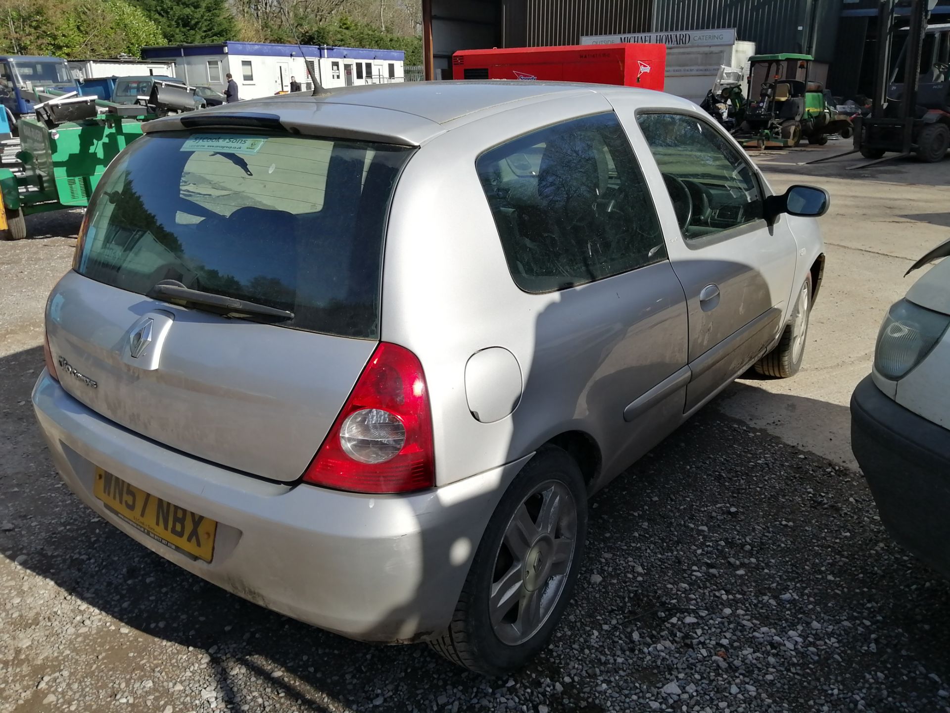 07/57 RENAULT CLIO CAMPUS SPORT 16V - 1149cc 3dr Hatchback (Silver, 104k) - Image 6 of 11