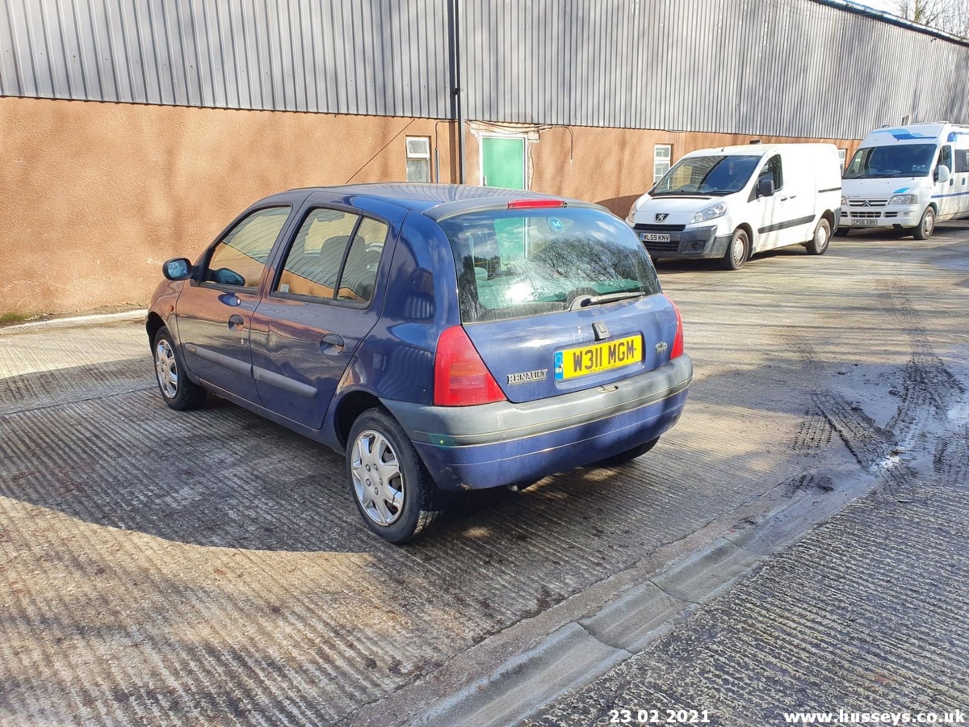 2000 RENAULT CLIO GRANDE RN - 1149cc 5dr Hatchback (Blue, 104k) - Image 6 of 11