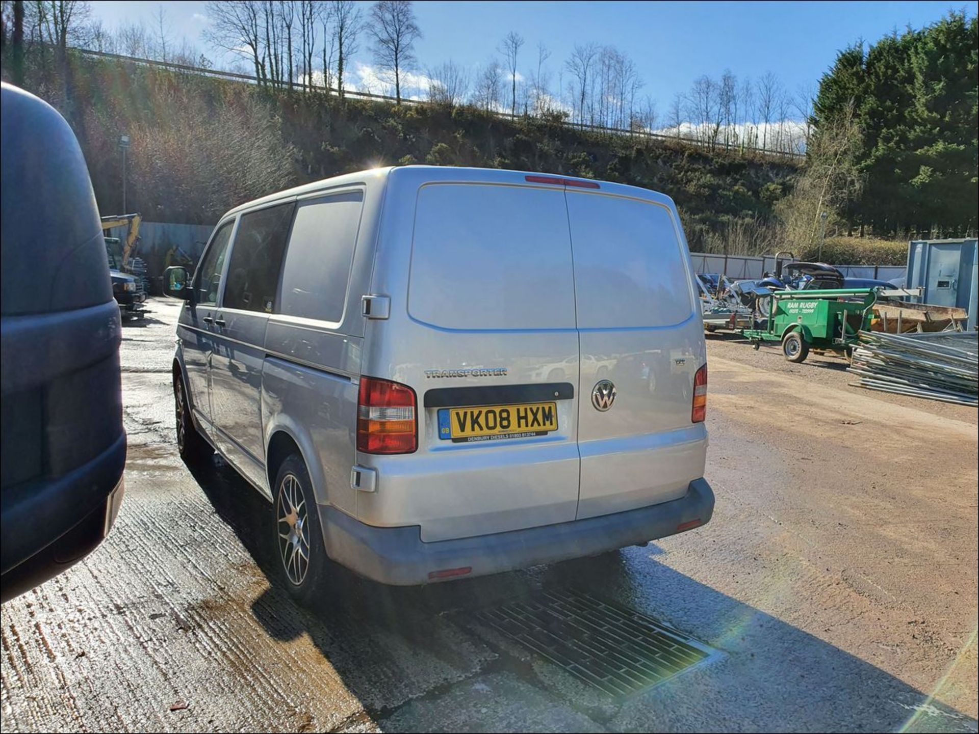 08/08 VOLKSWAGEN TRANSPORTER T28 84 TDI SWB - 1896cc 4dr Van (Silver, 109k) - Image 8 of 12