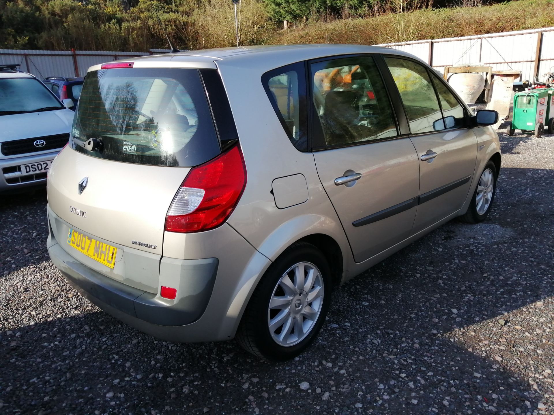 07/07 RENAULT SCENIC DYN VVT - 1598cc 5dr MPV (Gold, 0k) - Image 4 of 11