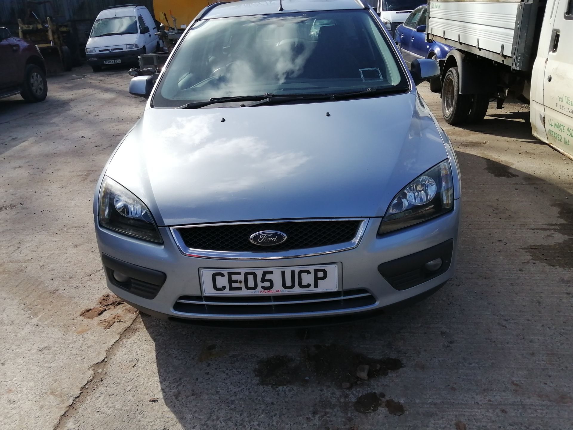 05/05 FORD FOCUS ZETEC CLIMATE T - 1596cc 5dr Estate (Blue, 133k) - Image 2 of 12