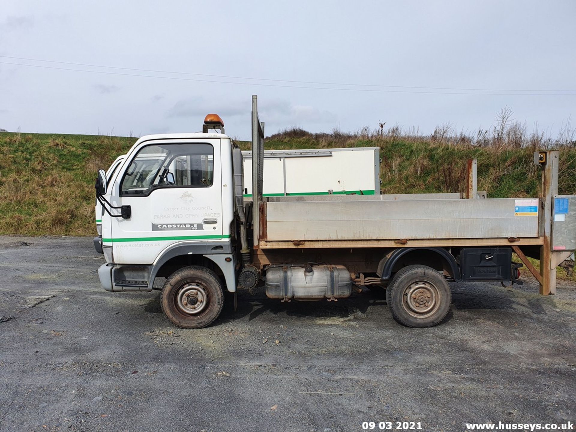 02/02 NISSAN CABSTAR E95 SWB - 2664cc 2dr Tipper (White) - Image 4 of 10