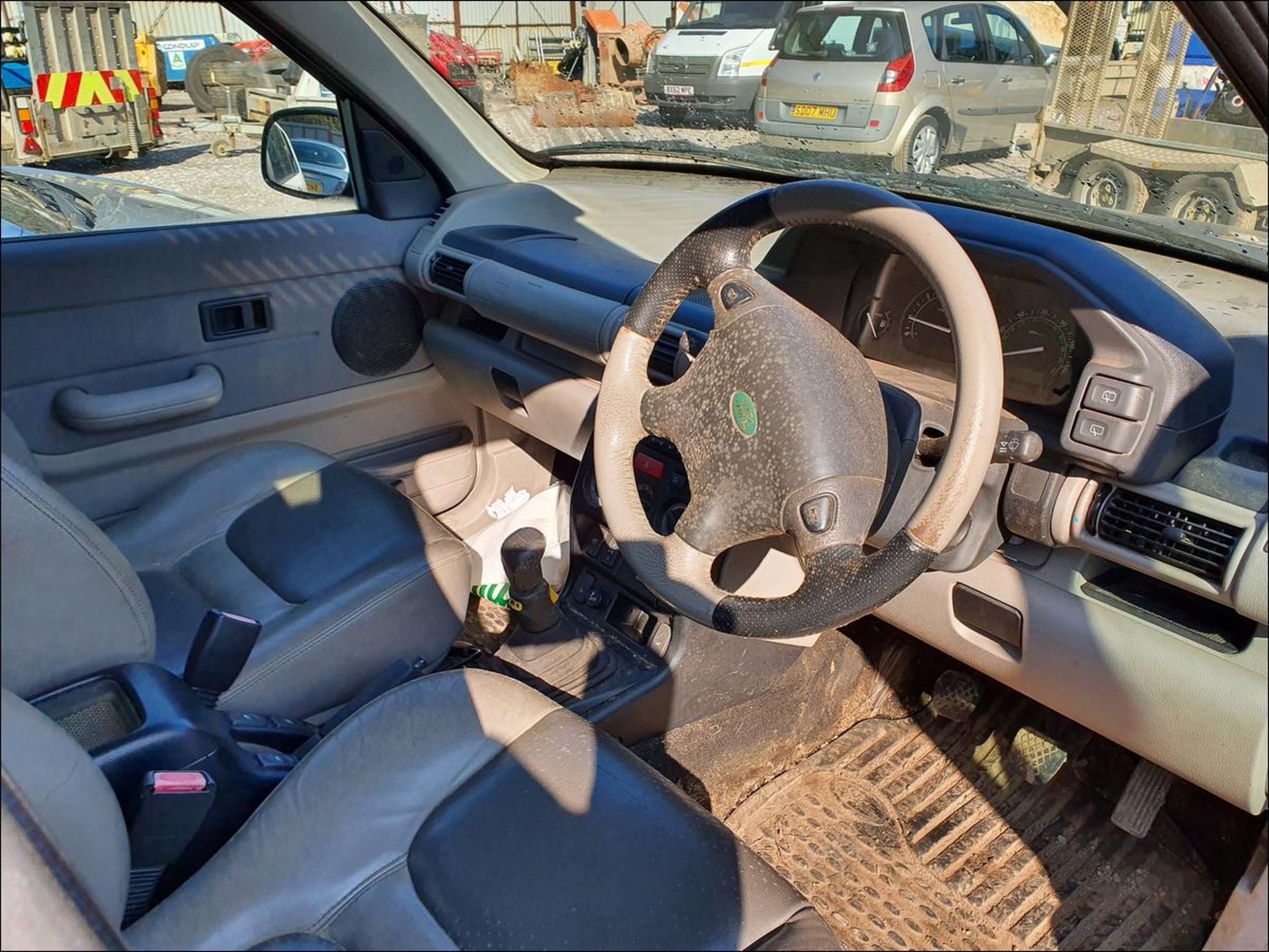 02/02 LAND ROVER FREELANDER TD4 ES - 1951cc 5dr Estate (Green) - Image 8 of 13