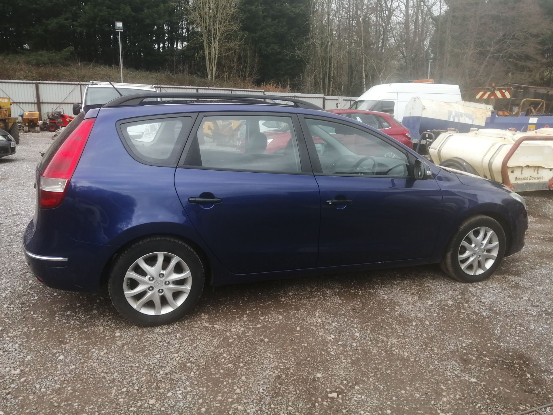 09/09 HYUNDAI I30 STYLE AUTO - 1582cc 5dr Estate (Blue) - Image 8 of 13