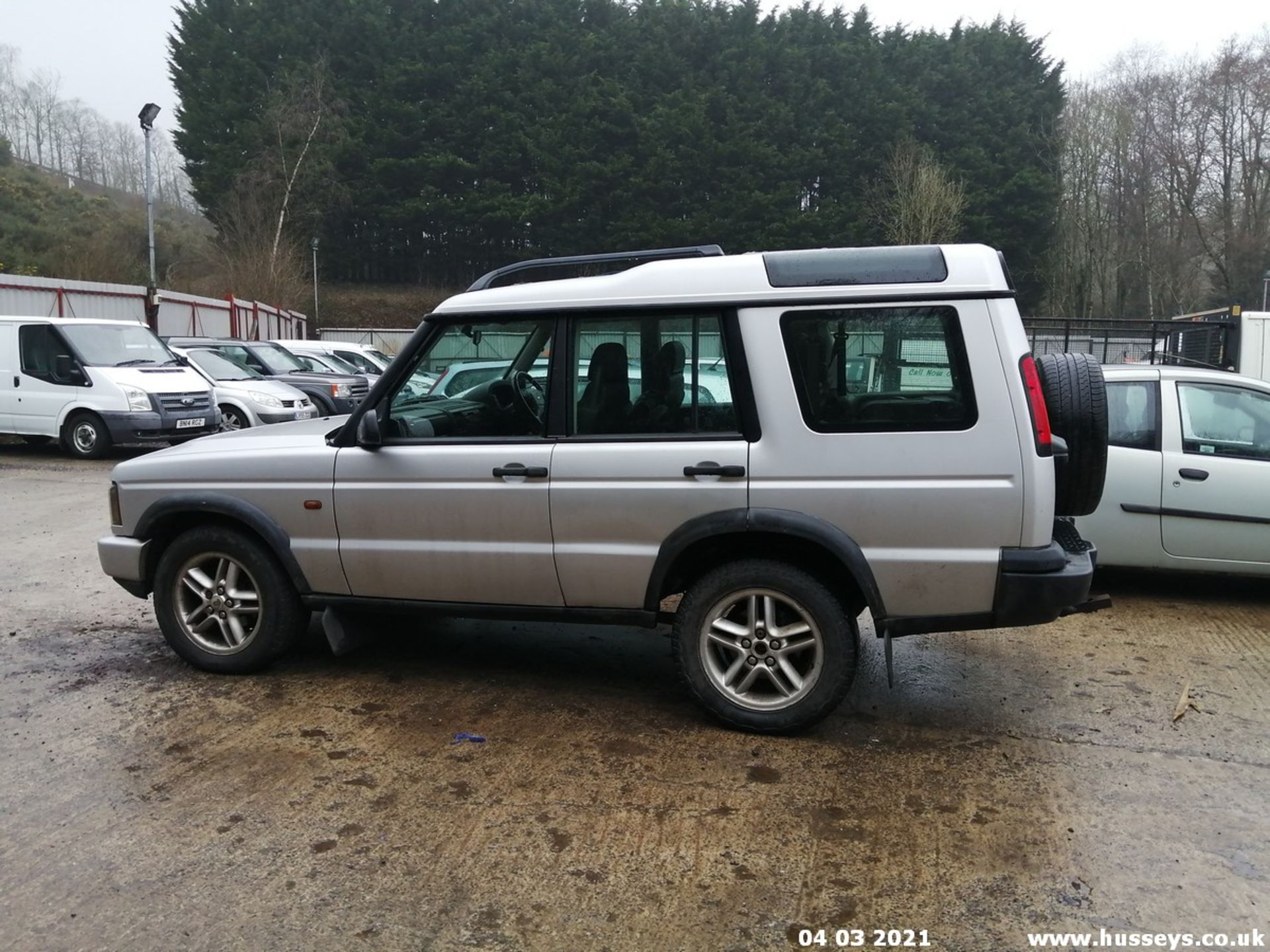 04/54 LAND ROVER DISCOVERY LANDMARK TD5 - 2495cc 5dr Estate (Silver) - Image 6 of 23