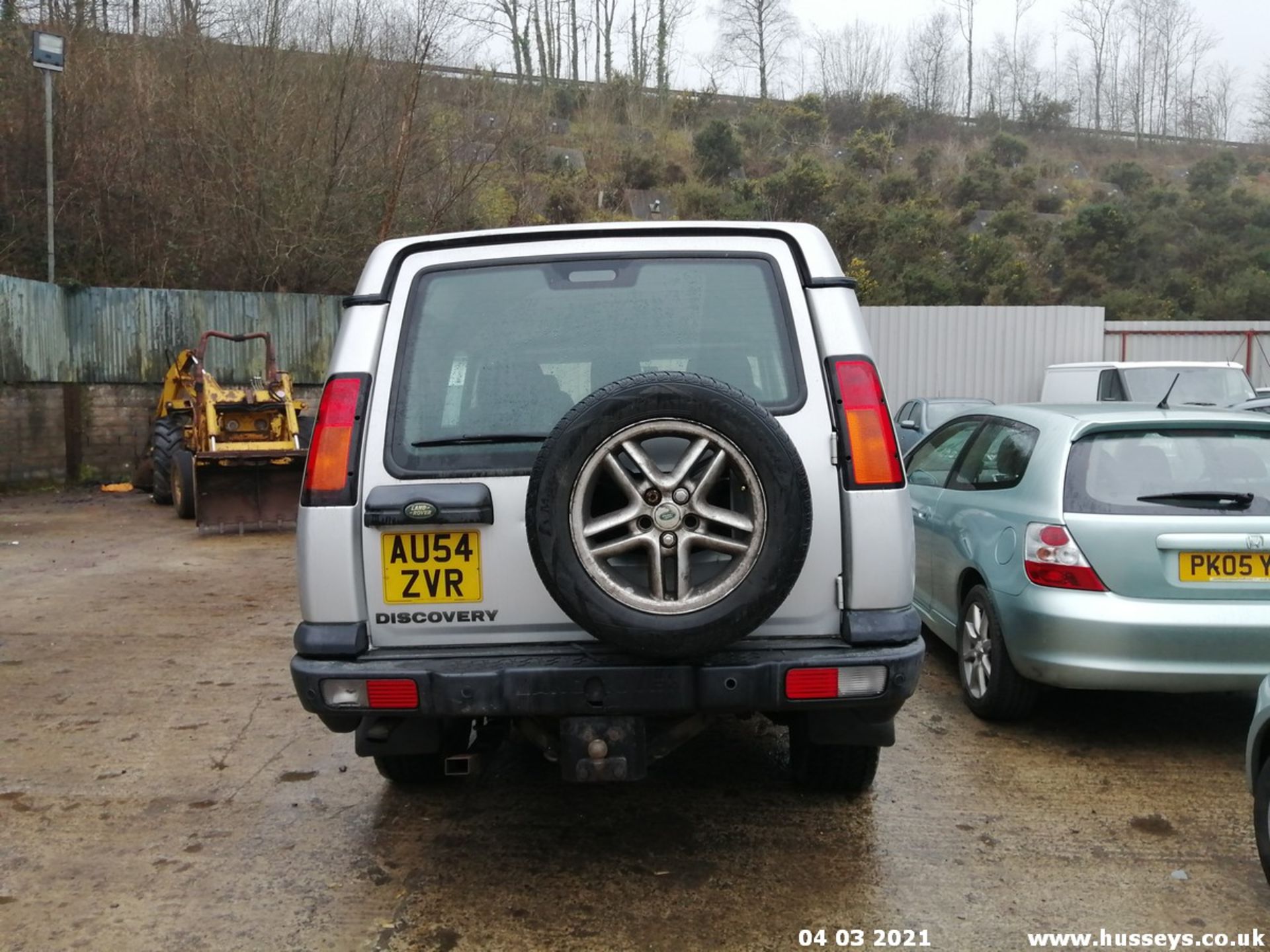 04/54 LAND ROVER DISCOVERY LANDMARK TD5 - 2495cc 5dr Estate (Silver) - Image 4 of 23