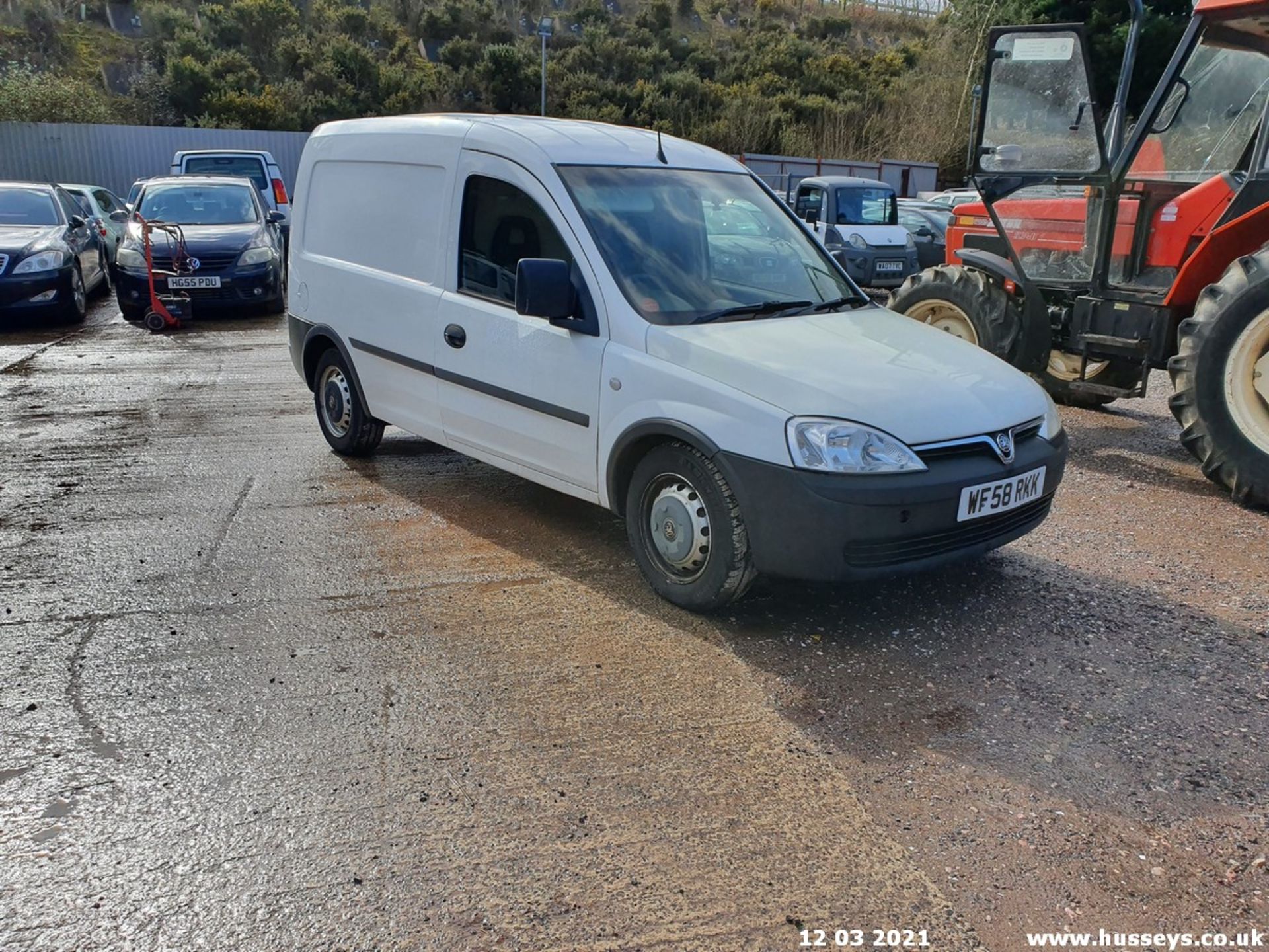 08/58 VAUXHALL COMBO 1700 CDTI - 1248cc 5dr Van (White, 87k) - Image 7 of 8