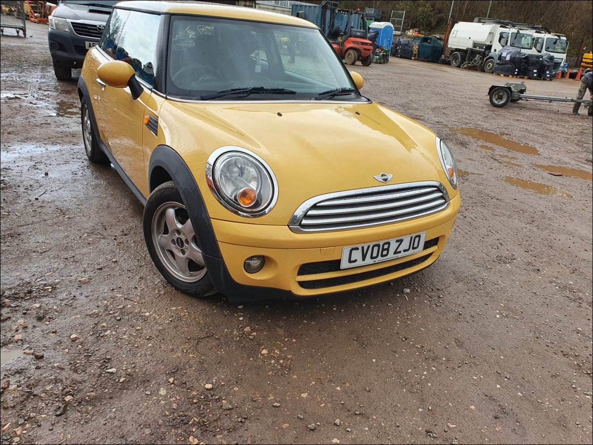 08/08 MINI COOPER D - 1560cc 3dr Hatchback (Yellow) - Image 4 of 9