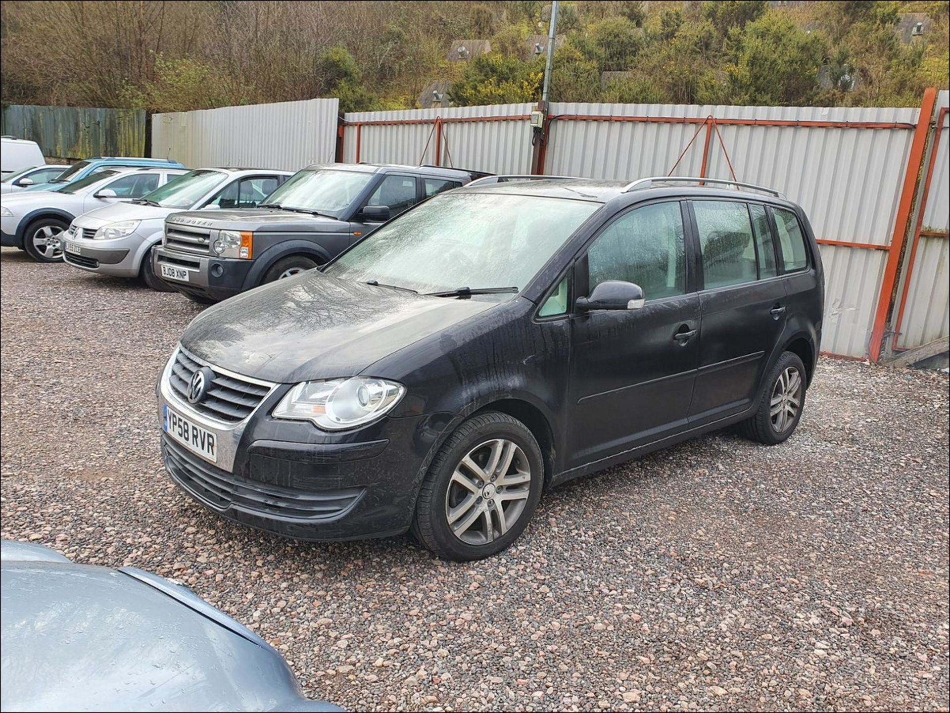 08/58 VOLKSWAGEN TOURAN SE TDI 140 - 1968cc 5dr MPV (Black, 253k) - Image 3 of 14