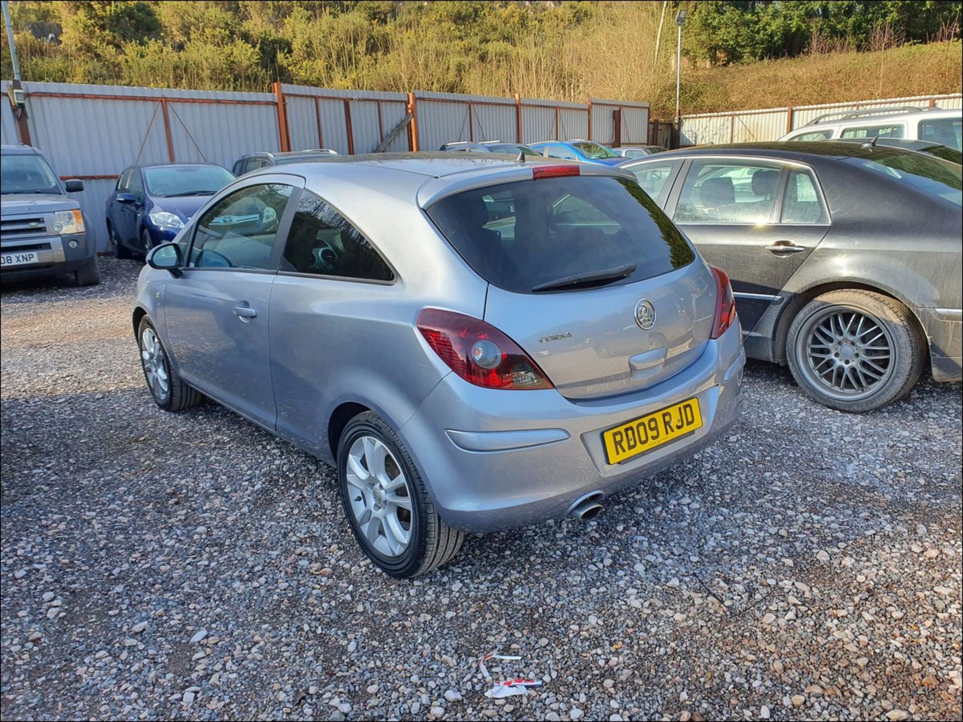 10/09 VAUXHALL CORSA SXI - 1229cc 3dr Hatchback (Silver, 103k) - Image 4 of 12