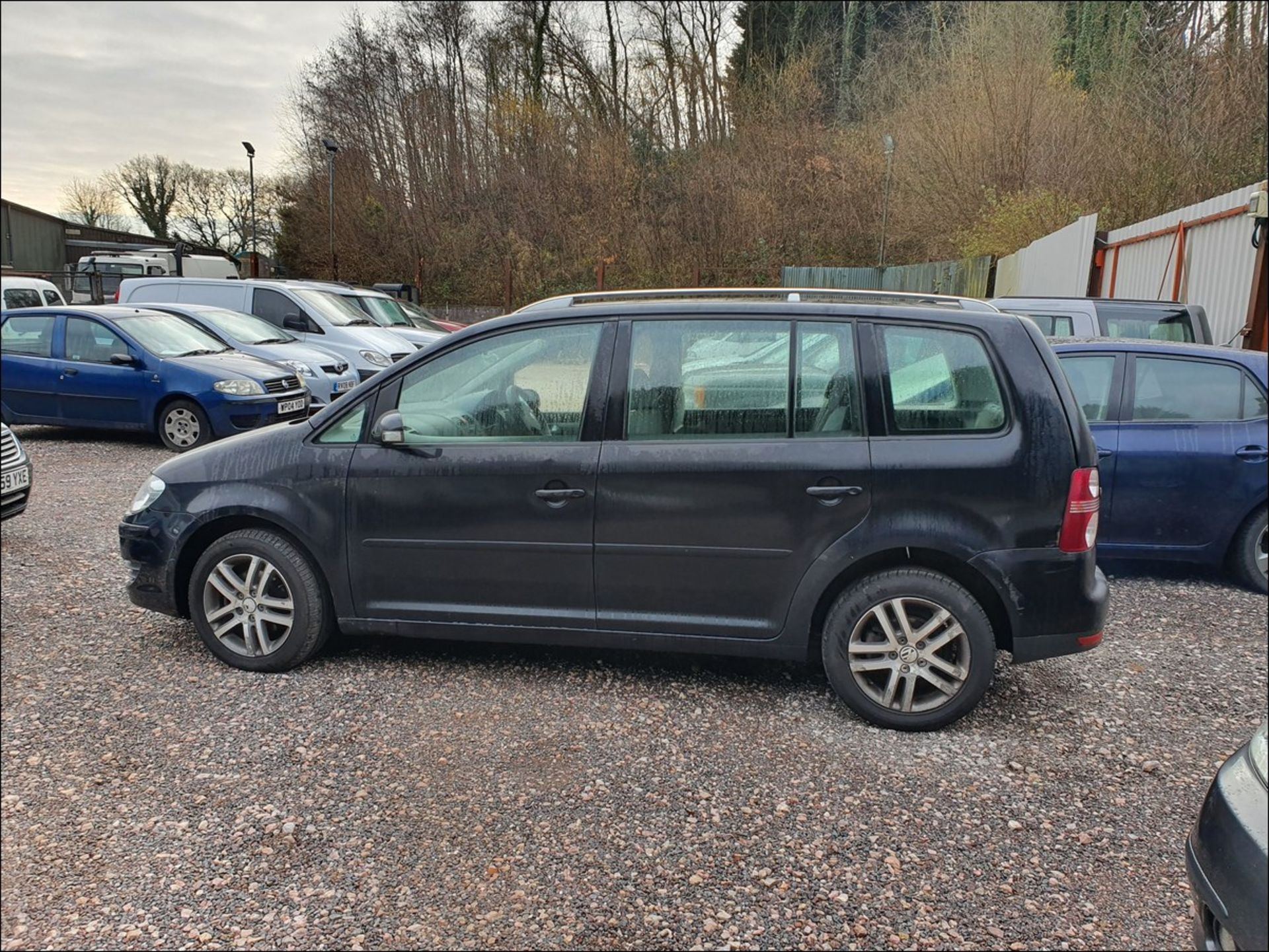 08/58 VOLKSWAGEN TOURAN SE TDI 140 - 1968cc 5dr MPV (Black, 253k) - Image 5 of 14