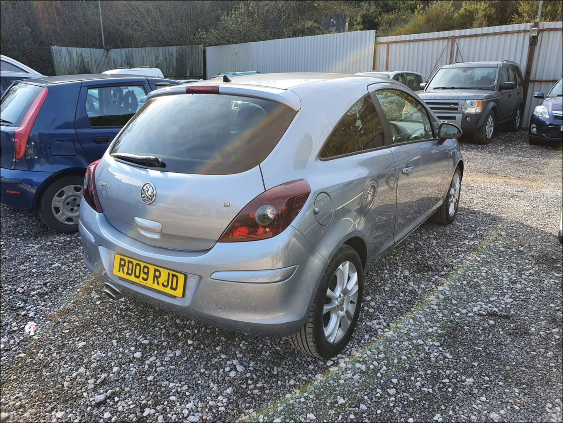 10/09 VAUXHALL CORSA SXI - 1229cc 3dr Hatchback (Silver, 103k) - Image 2 of 12