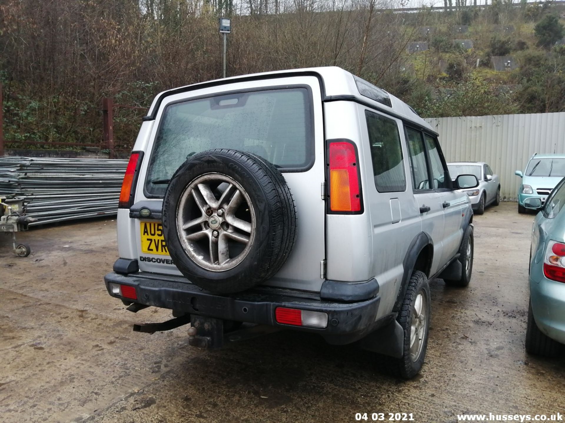 04/54 LAND ROVER DISCOVERY LANDMARK TD5 - 2495cc 5dr Estate (Silver) - Image 5 of 23