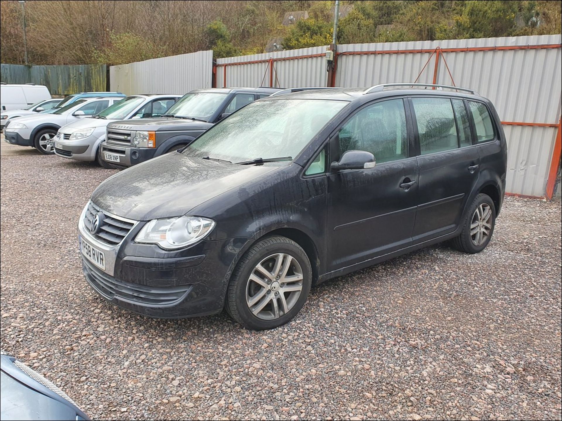 08/58 VOLKSWAGEN TOURAN SE TDI 140 - 1968cc 5dr MPV (Black, 253k) - Image 4 of 14